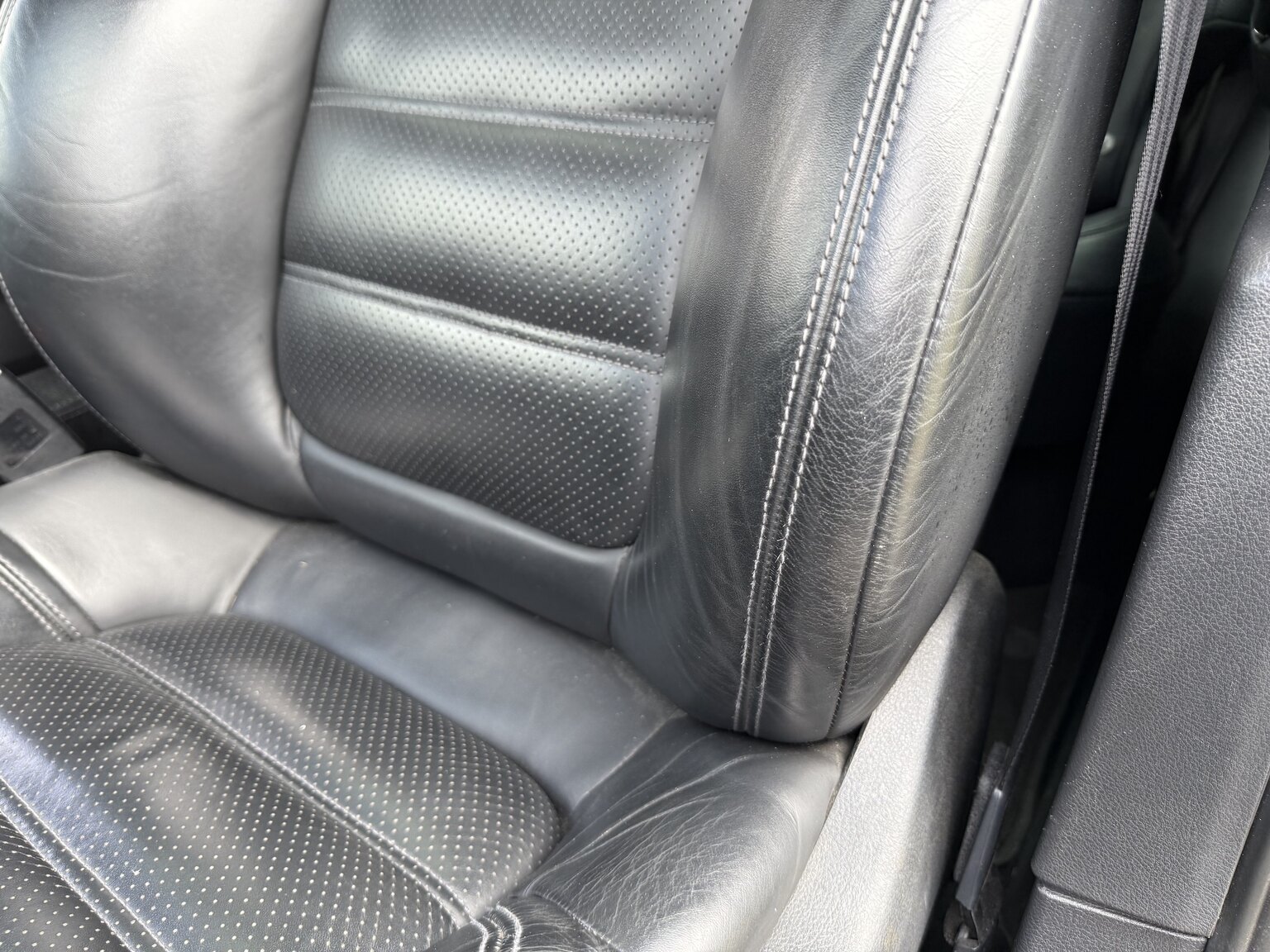 Interior image of 2013 Porsche Cayenne GTS