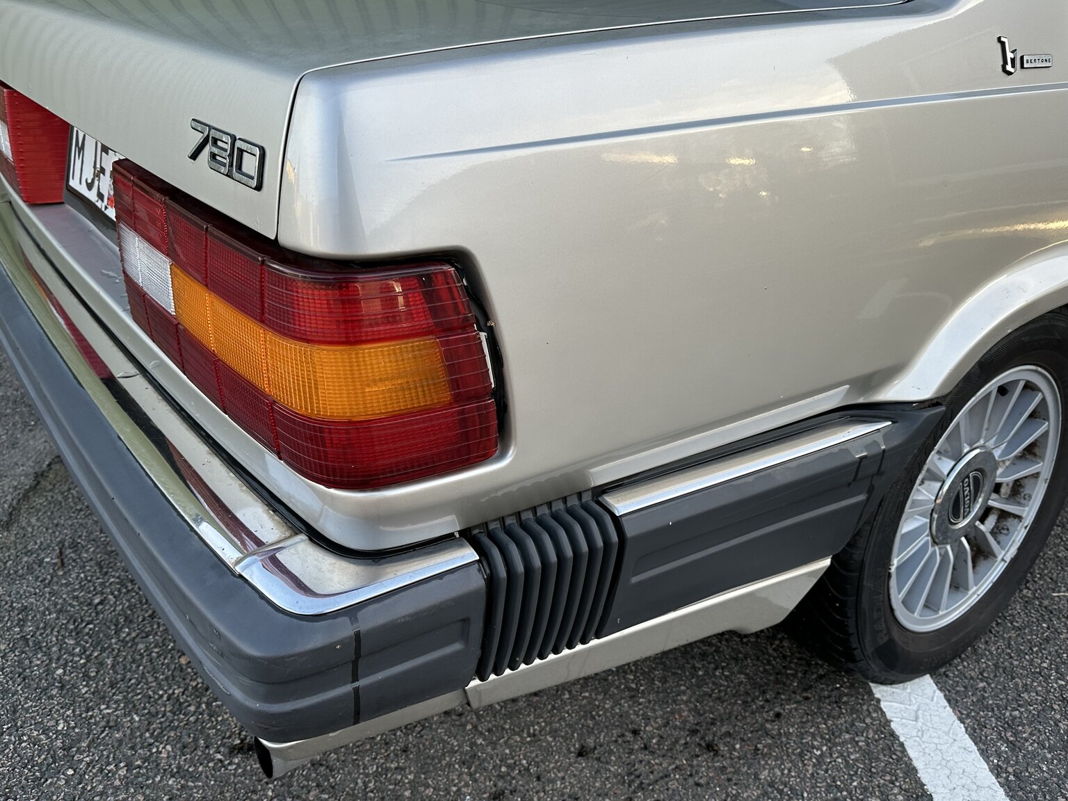 Exteriörbild på 1987 Volvo 780 Bertone