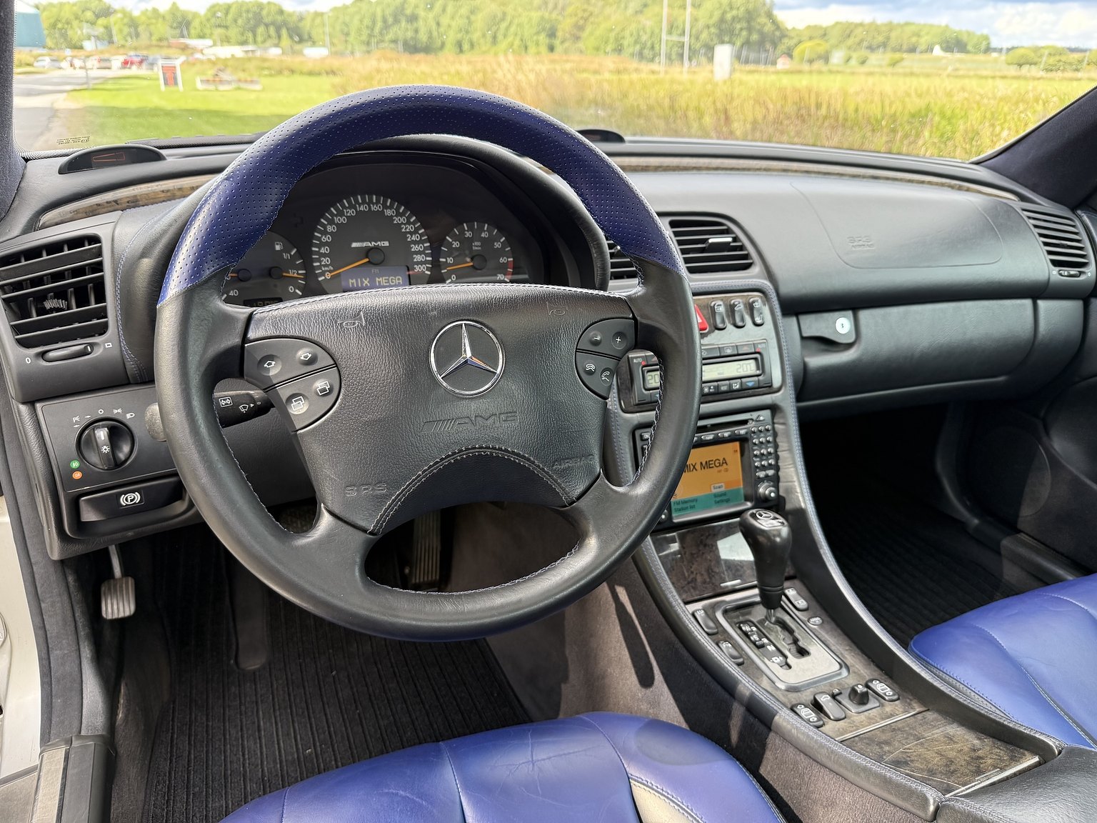 Interior image of 2000 Mercedes-Benz CLK 55 AMG Coupé