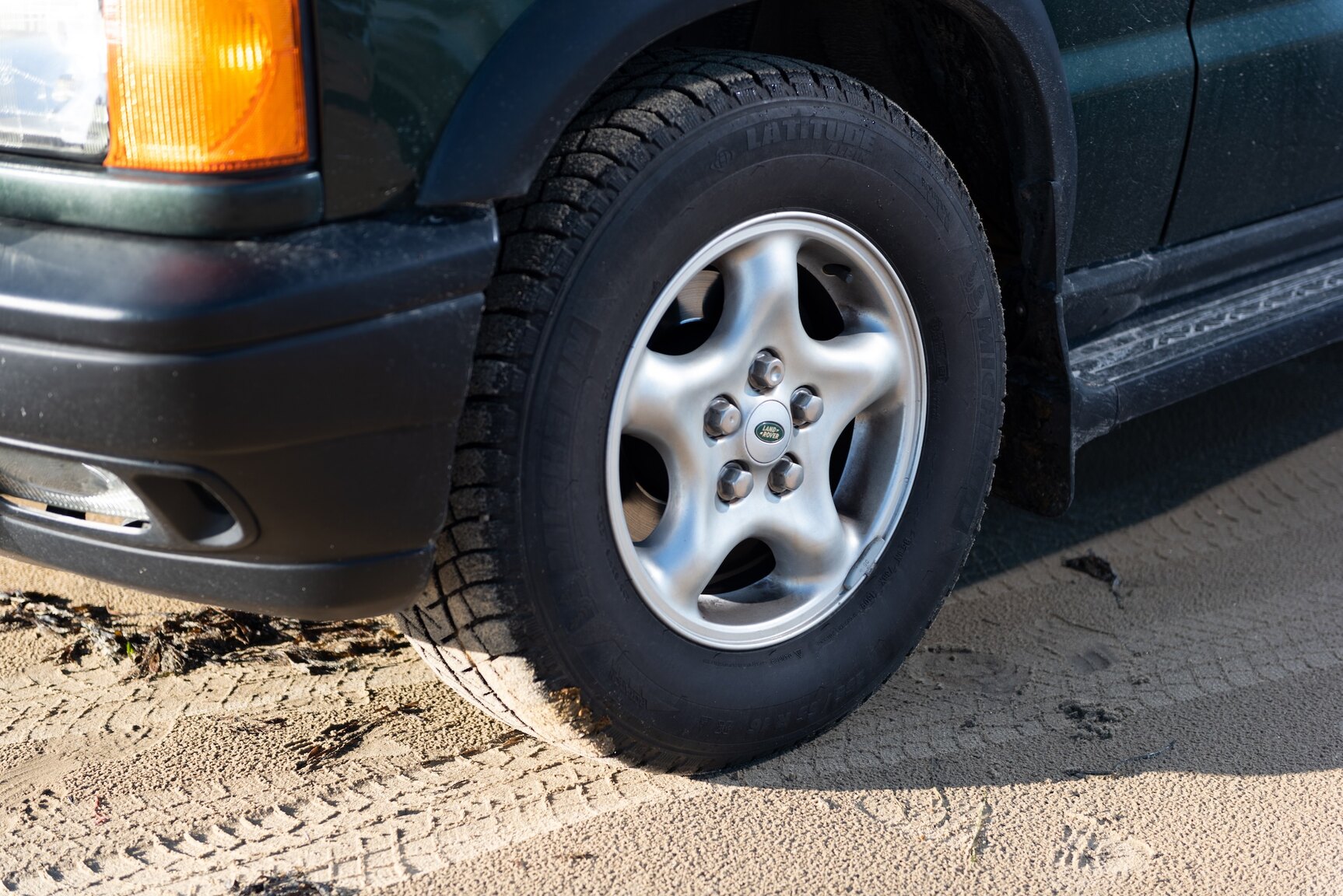Exterior image of 1999 Land Rover Discovery 4.0 V8