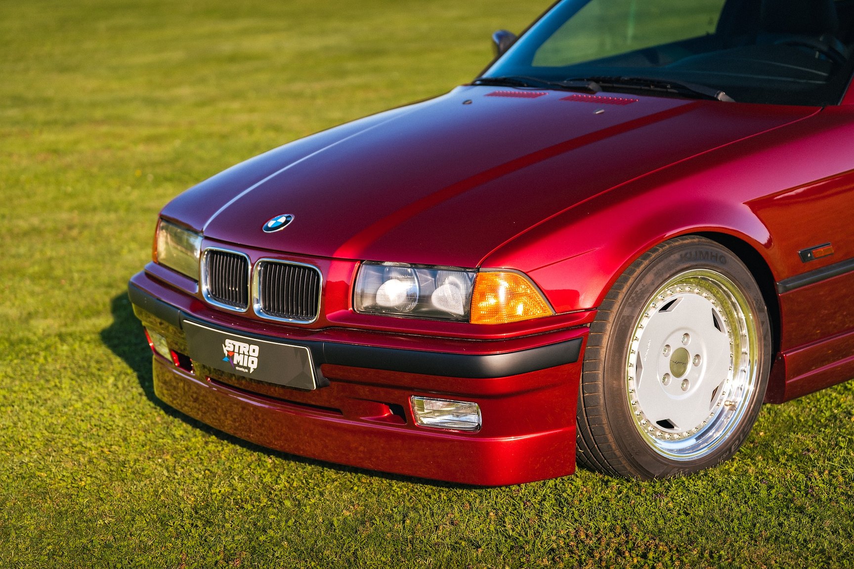 Exterior image of 1992 BMW 325i Coupé "No Reserve Auction"