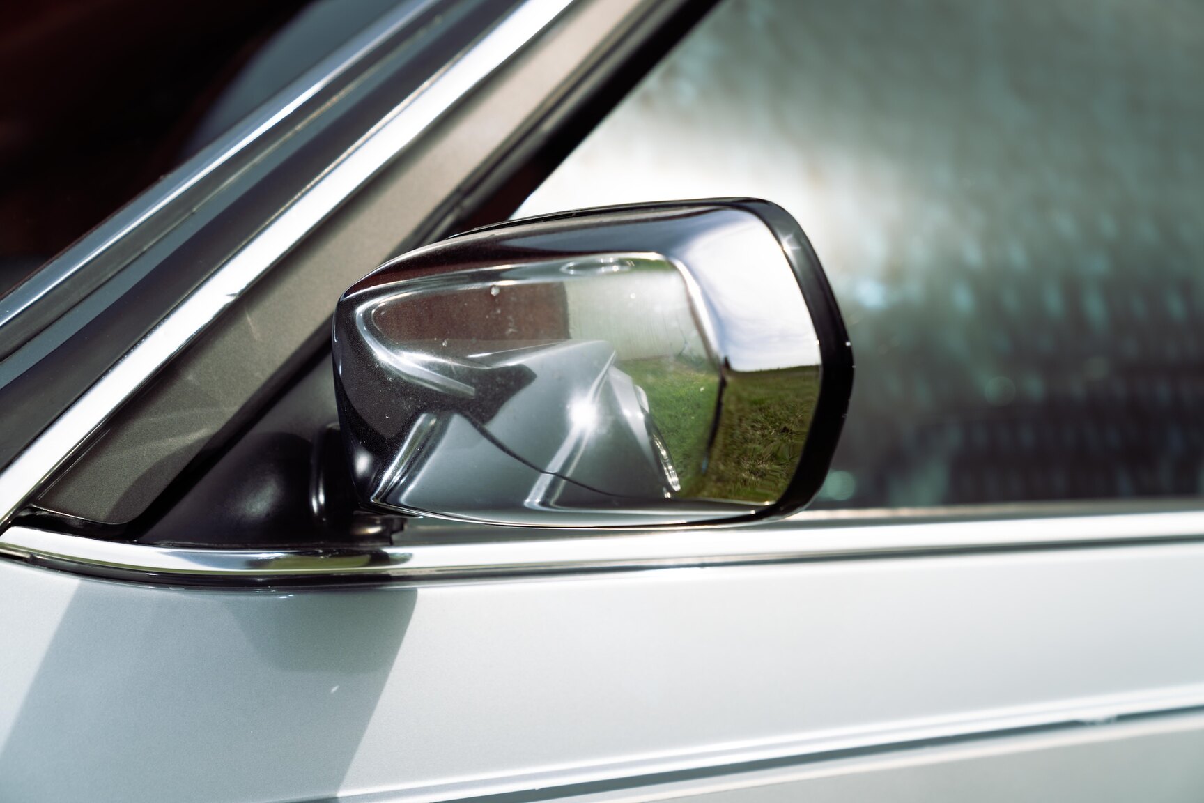 Exterior image of 1986 BMW 635 CSi (16)