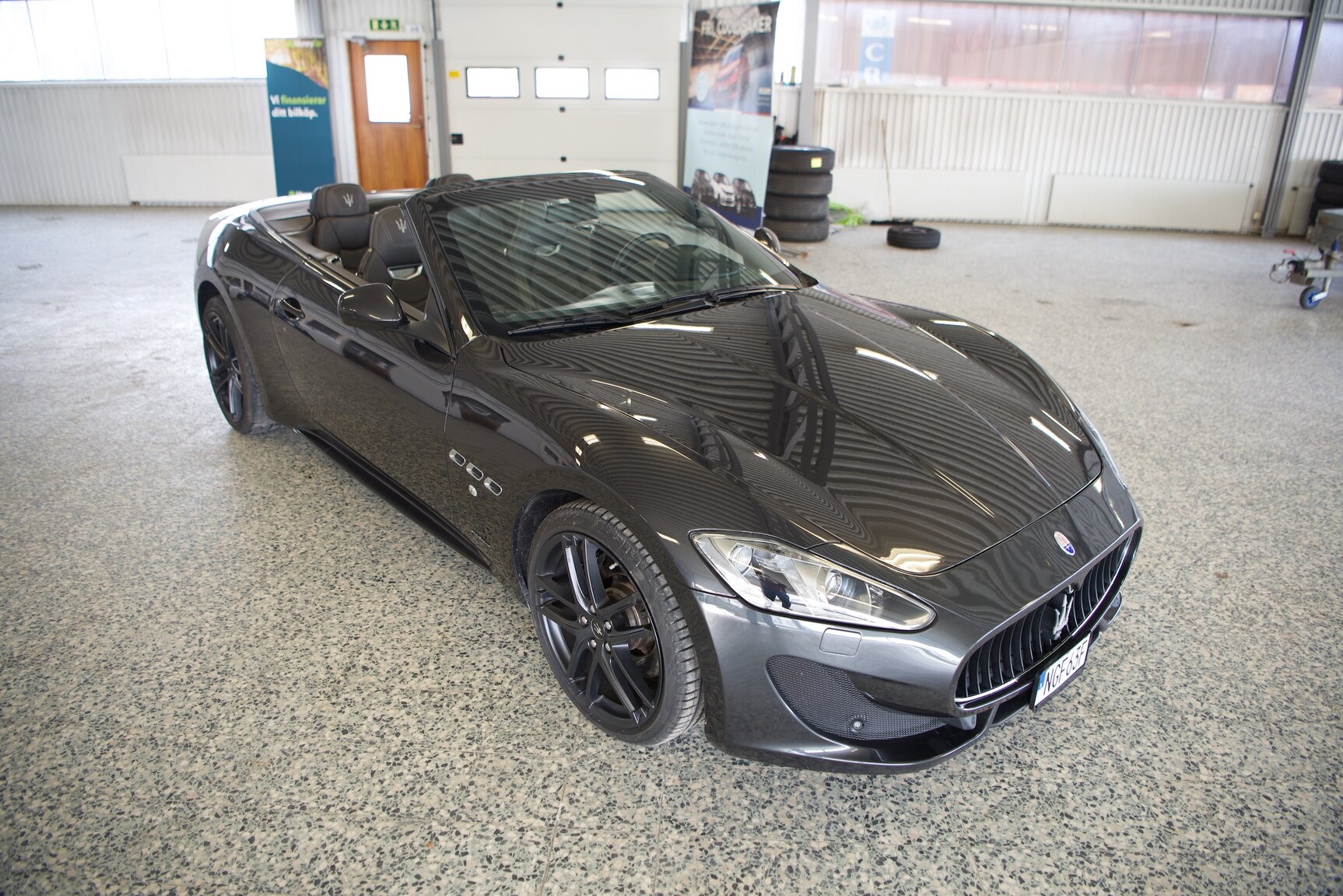 Exteriörbild på 2016 Maserati Grancabrio (31)