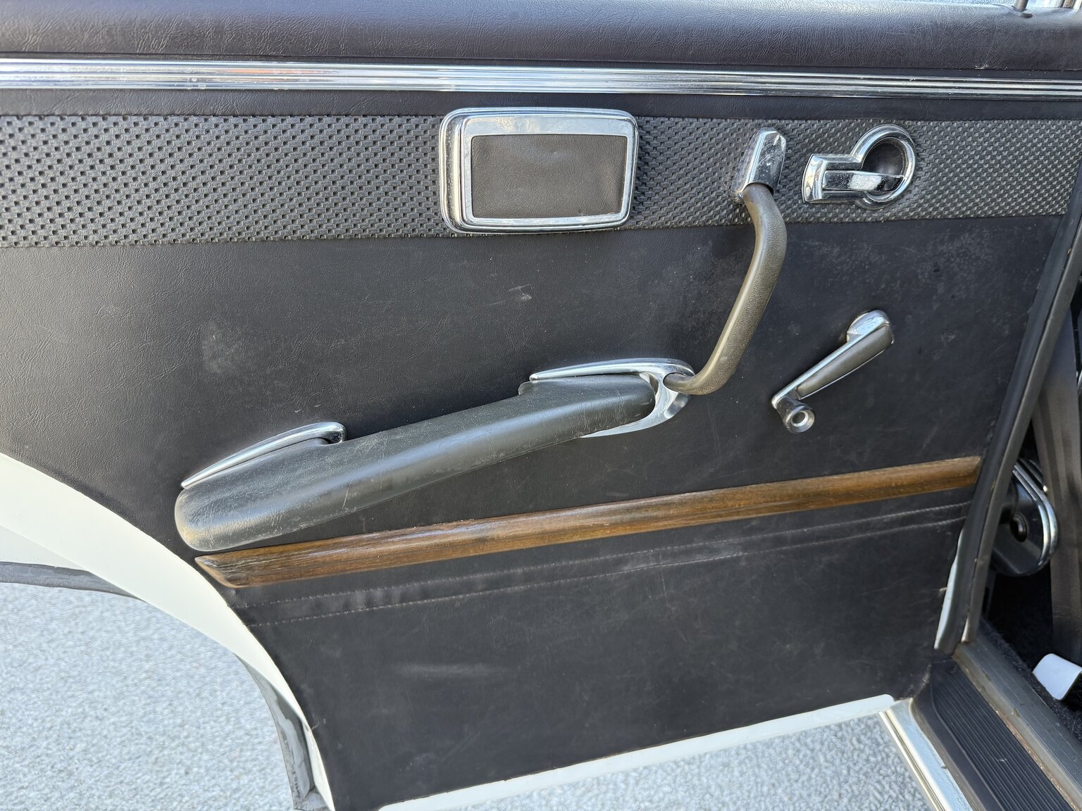 Interior image of 1967 Mercedes-Benz 230 Safari