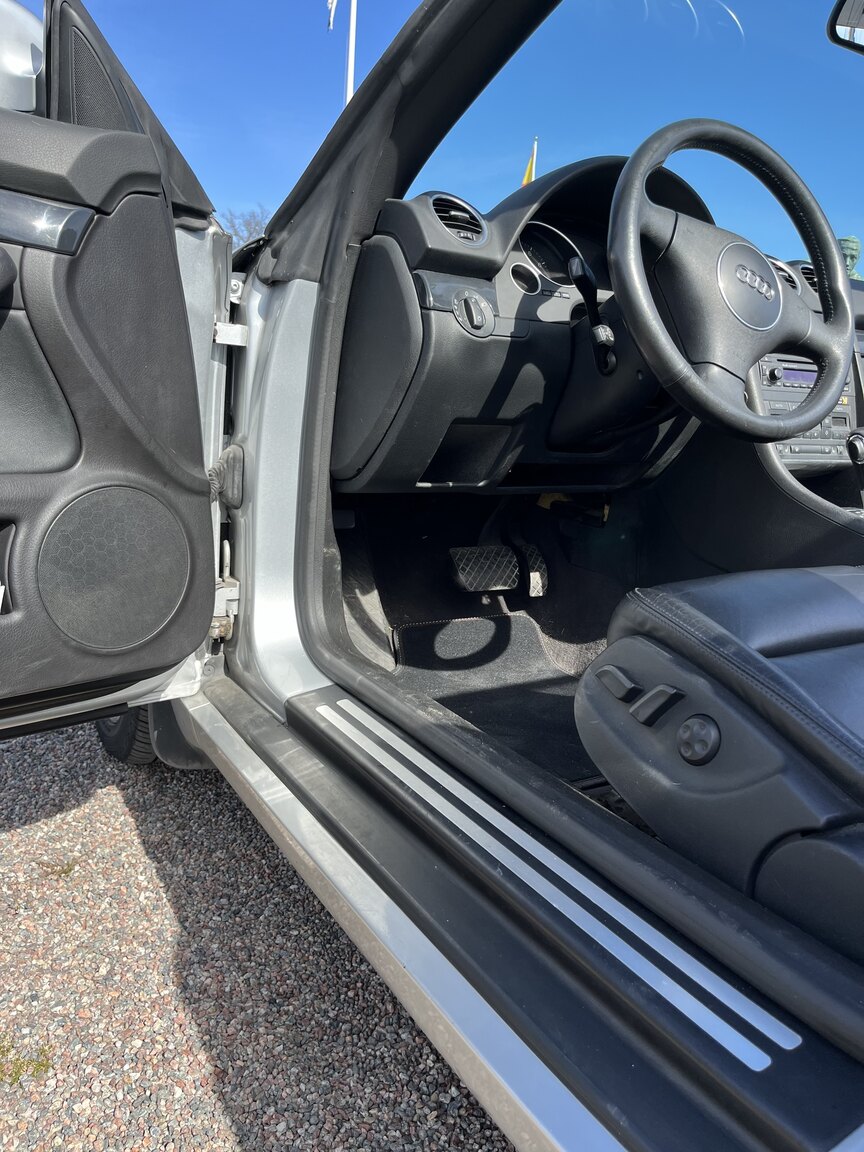 Innenraumfoto von 2003 Audi A4 Cabriolet 3.0