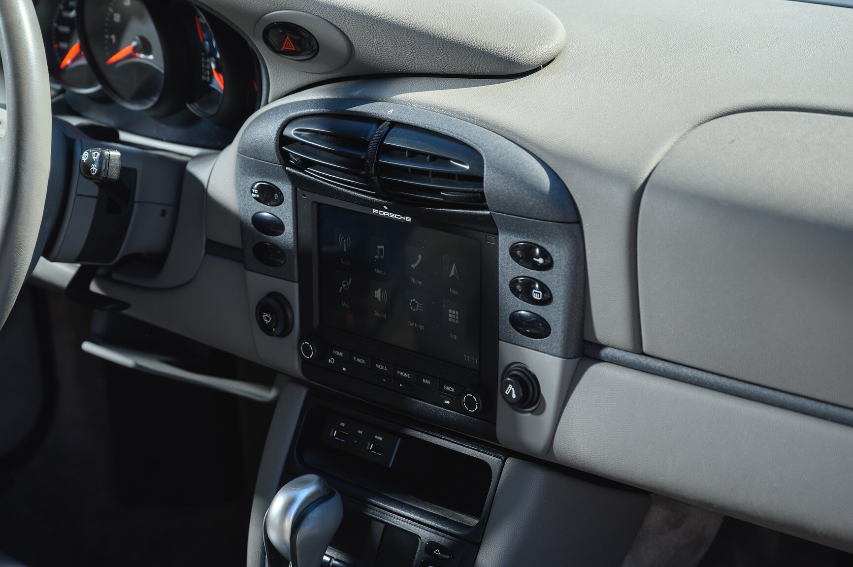 Interior image of 1998 Porsche 911 Carrera Tiptronic (36)