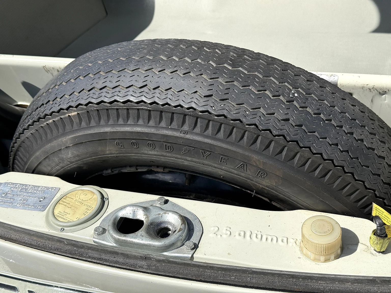 Image of 1965 Volkswagen 1500 Limousine 311 Notchback mechanics (28)