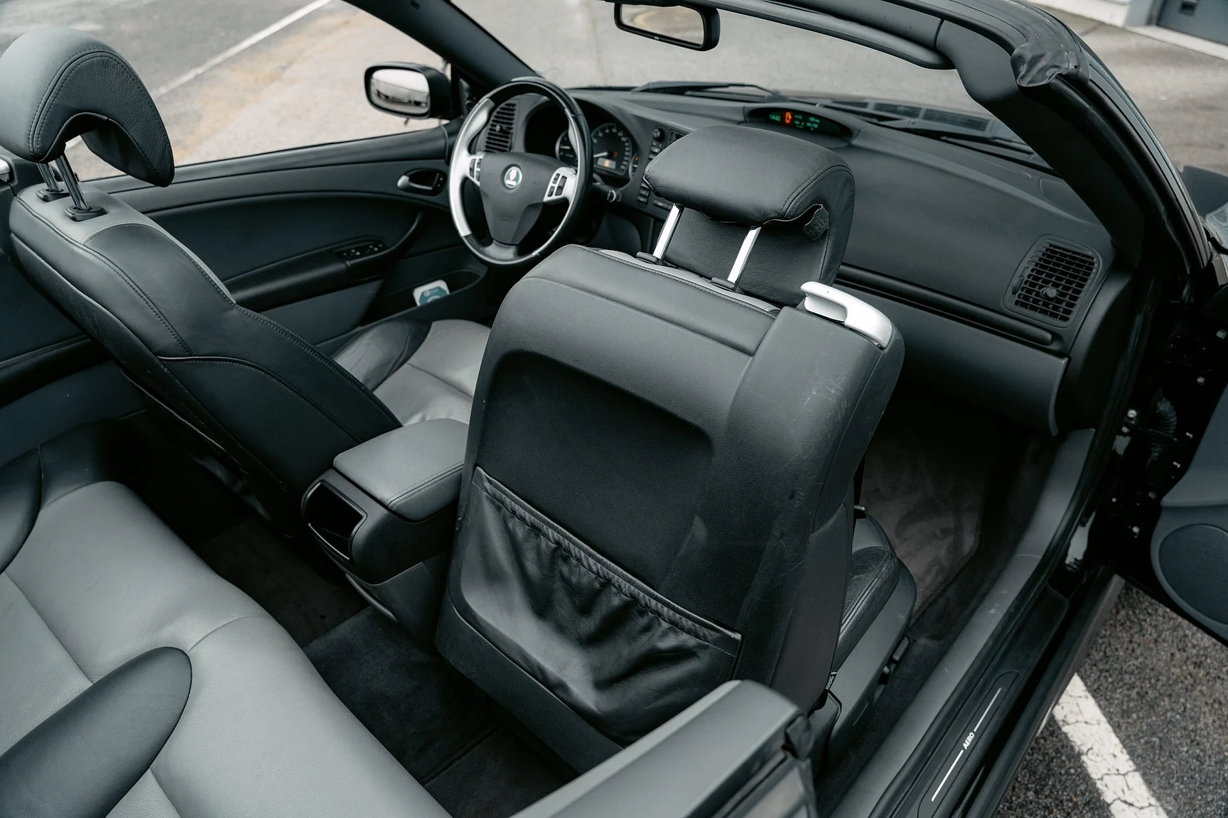 Interior image of 2004 SAAB 9-3 Aero 2.0T Cabriolet (24)