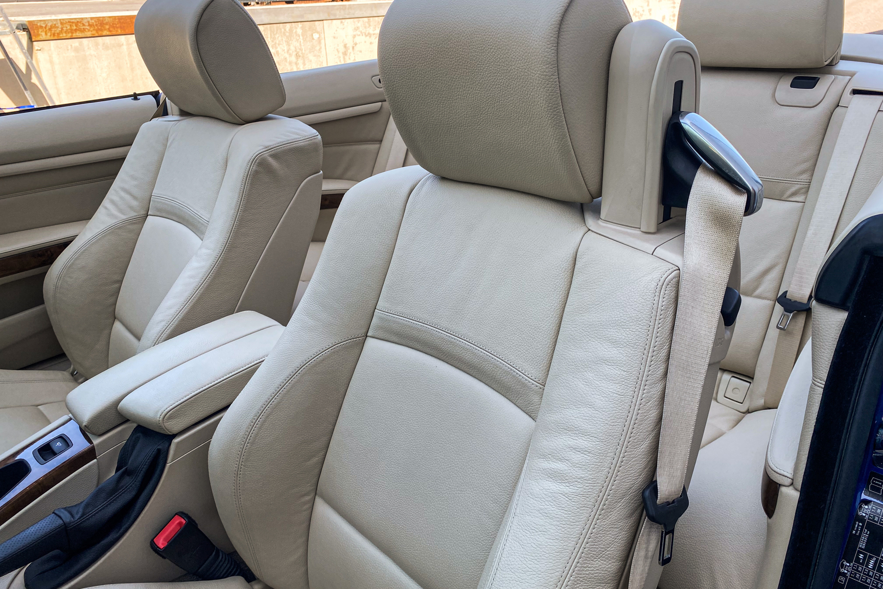 Innenraumfoto von 2007 BMW 335i Cabriolet (12)