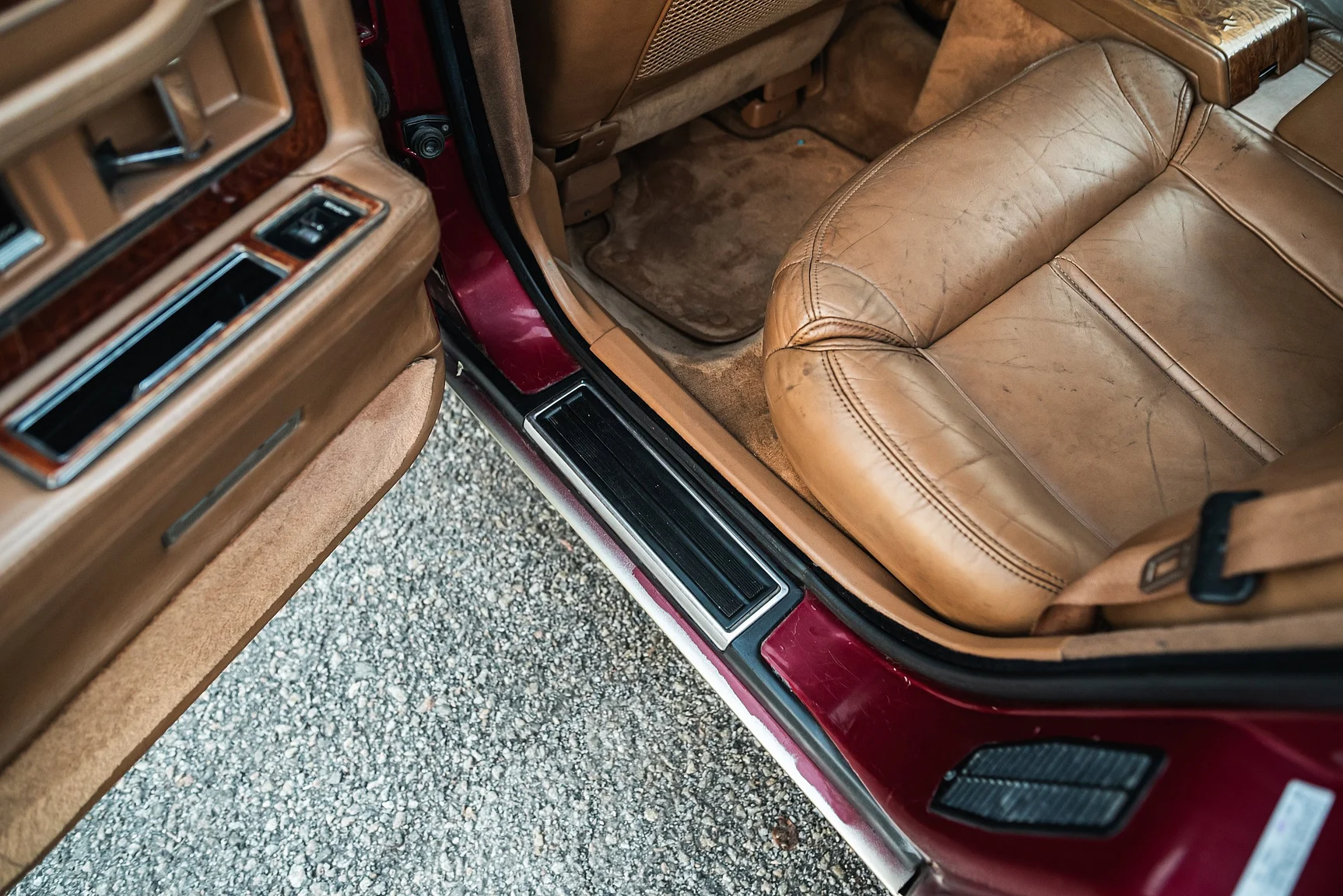 Interior image of 1989 Cadillac Seville (37)