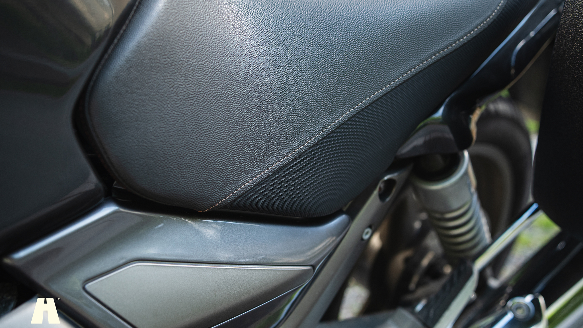 Exterior image of 2005 Moto Guzzi Breva 750i