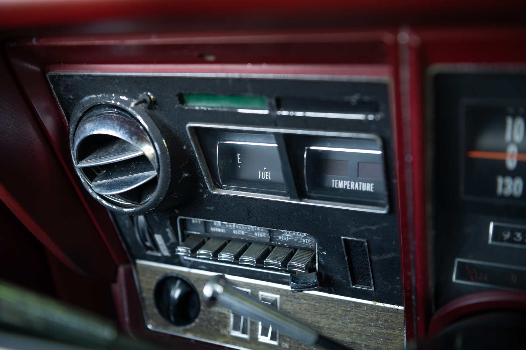 Interior image of 1968 Oldsmobile Toronado (4)