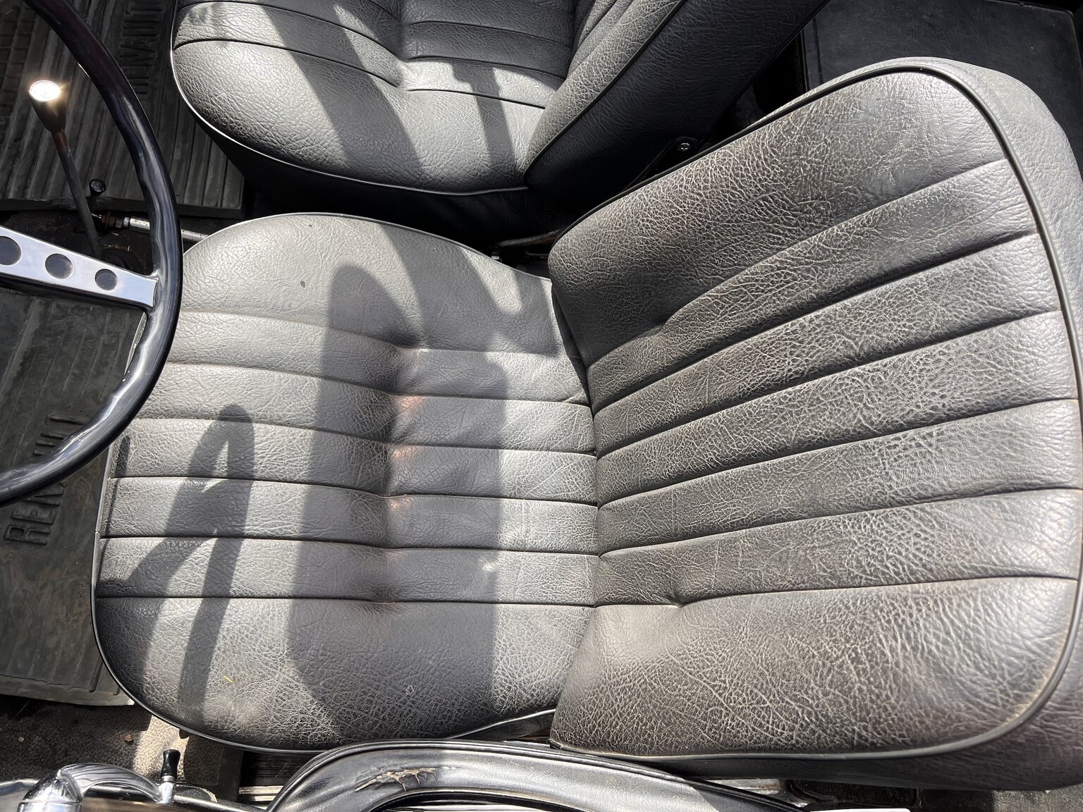 Interior image of 1967 Renault Caravelle Coupé