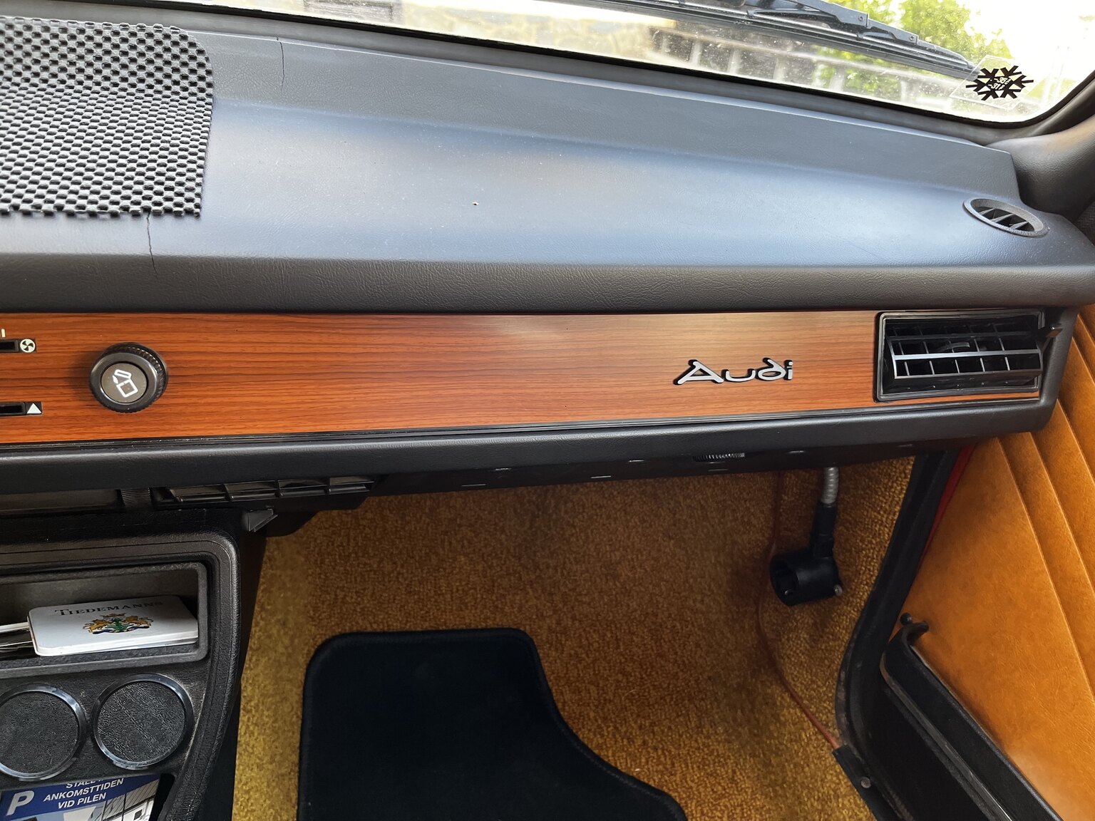 Interior image of 1976 Audi 80 GL B1 