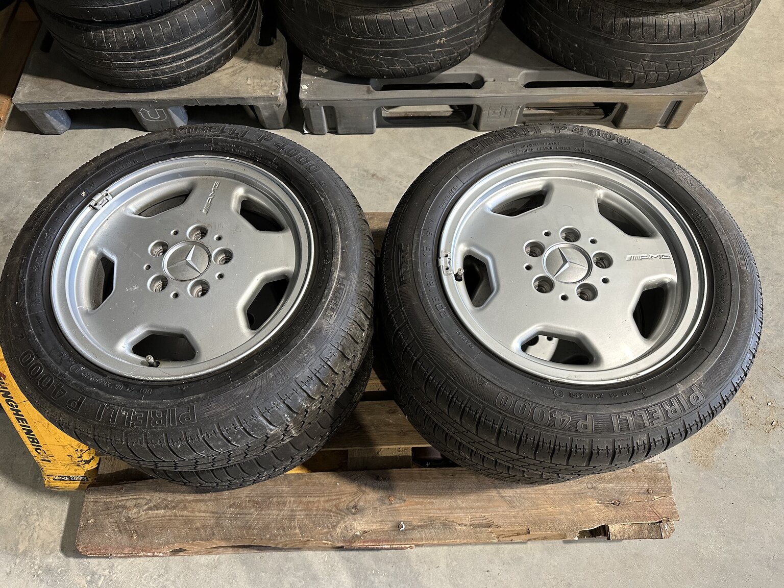 Exteriörbild på 1995 Mercedes-Benz SL 500 (69)