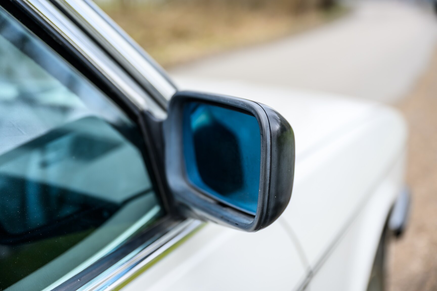 Exterior image of 1986 BMW 520i