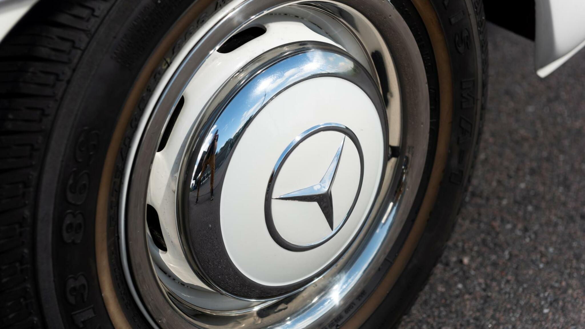 Aussenfoto 1956 Mercedes Benz 190 SL Roadster (28)