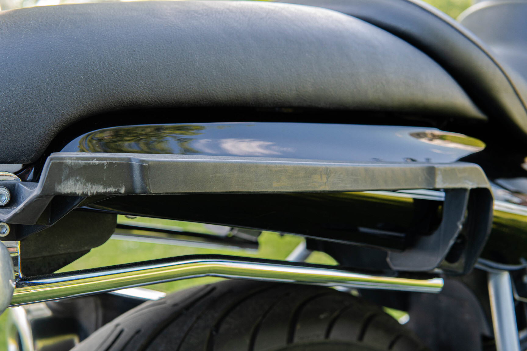 Exterior image of 1998 BMW R1100R (57)