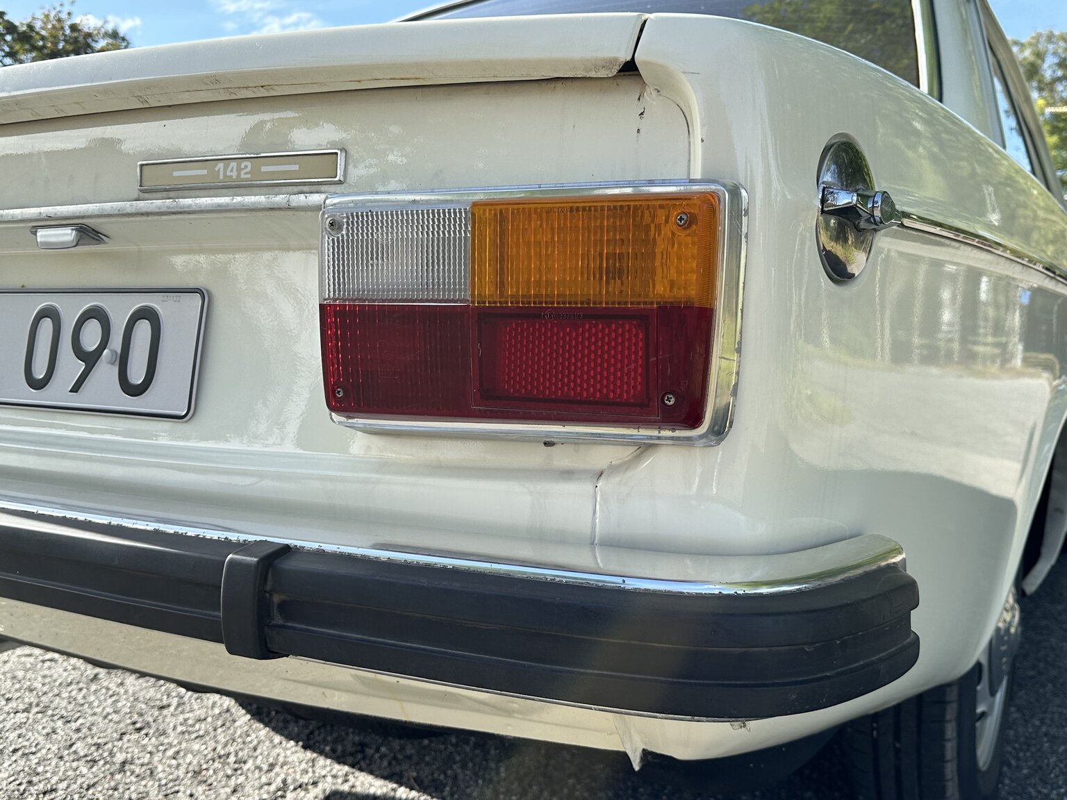 Exterior image of 1973 Volvo 142