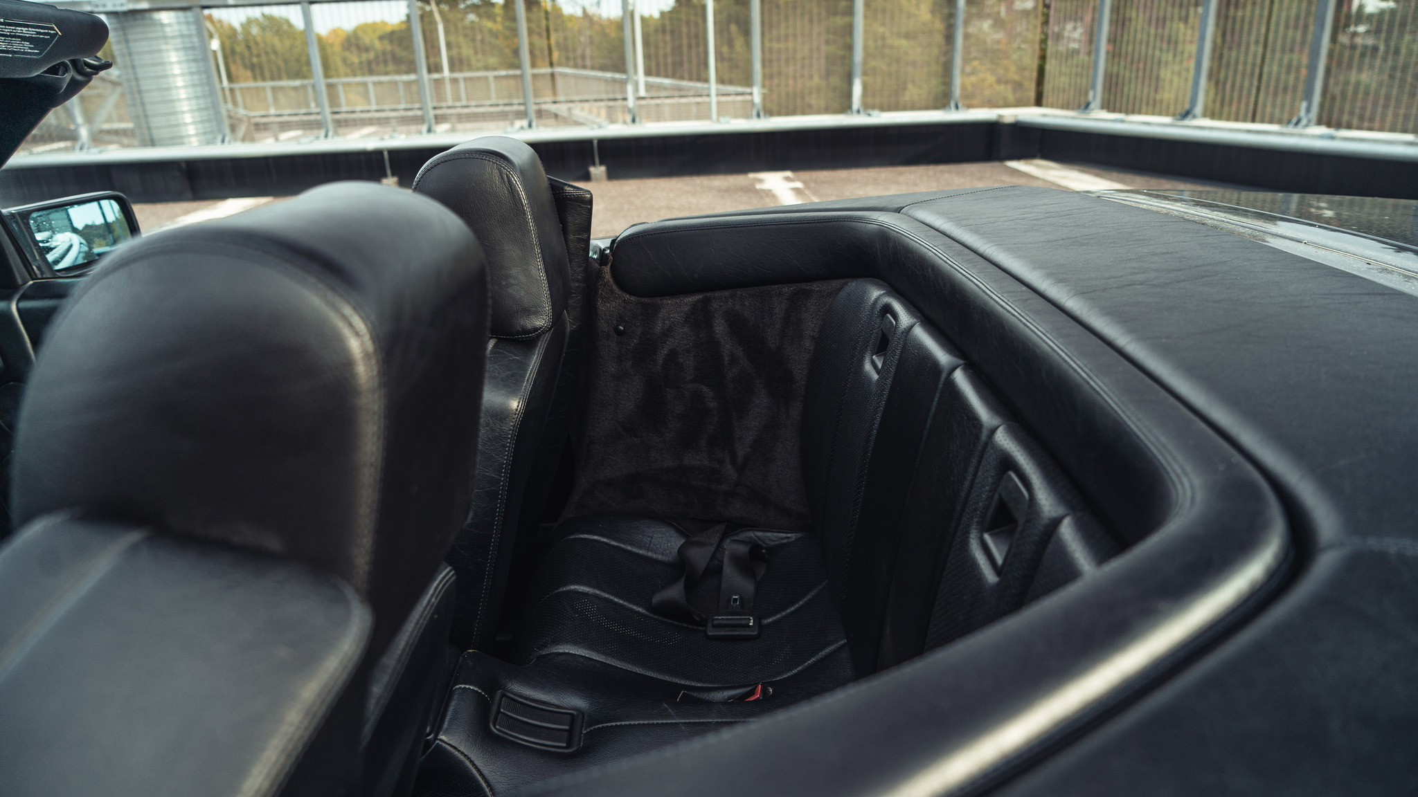 Interior image of 1994 Mercedes SL320 (R129)  (18)