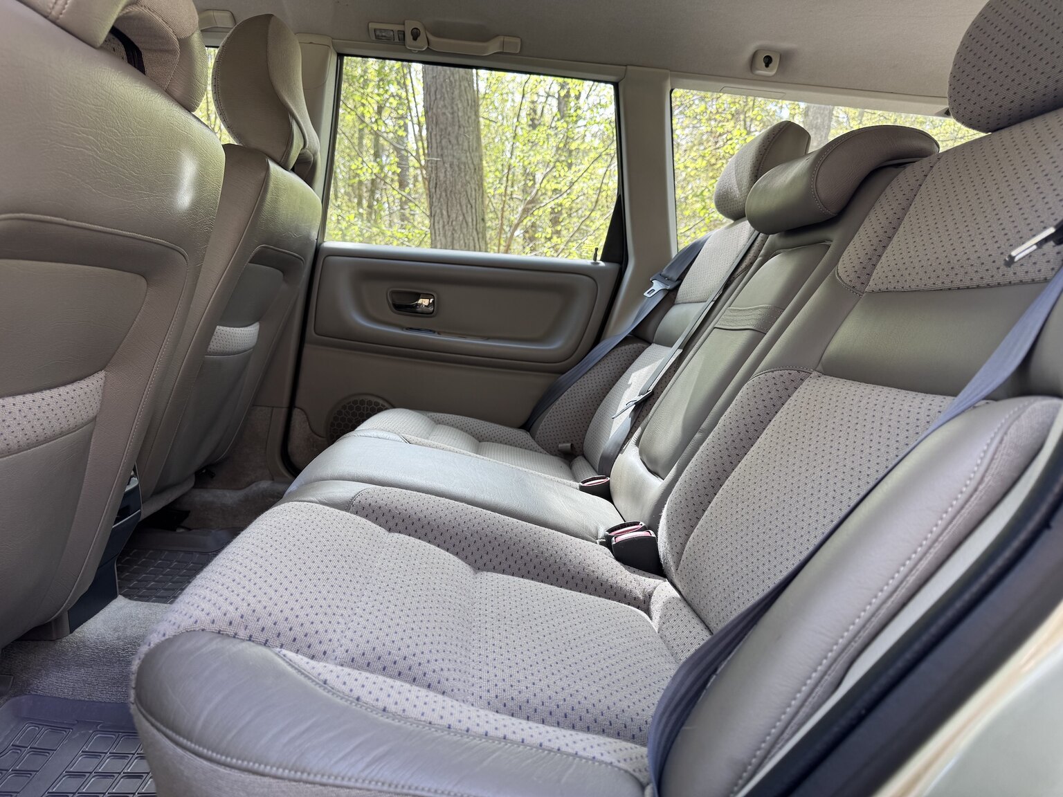 Interior image of 1999 Volvo V70 2.5