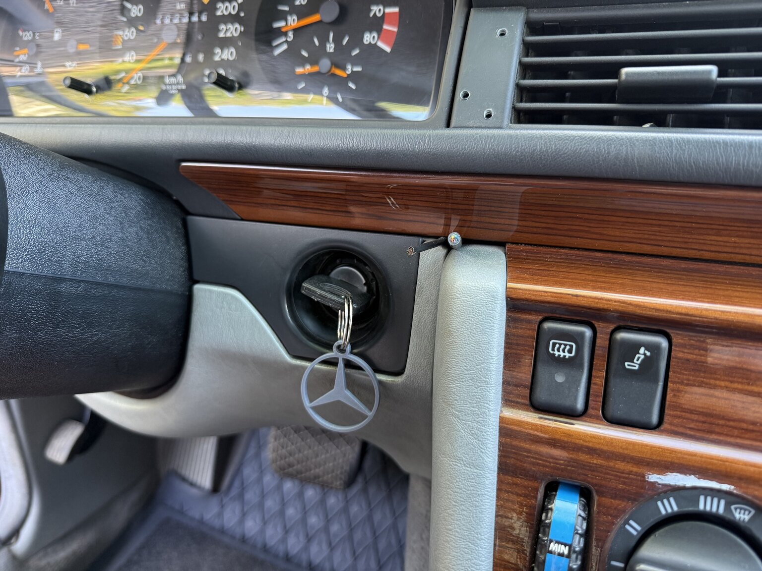 Interior image of 1991 Mercedes-Benz 300 E-24