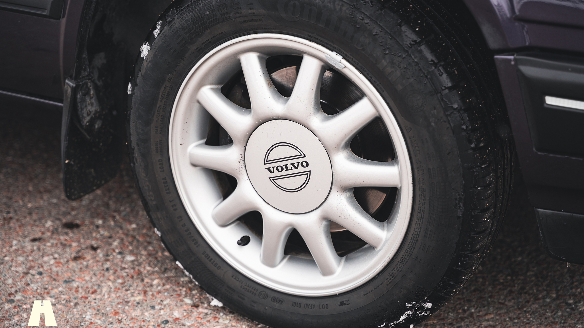 Exterior image of 1995 Volvo 940 SE