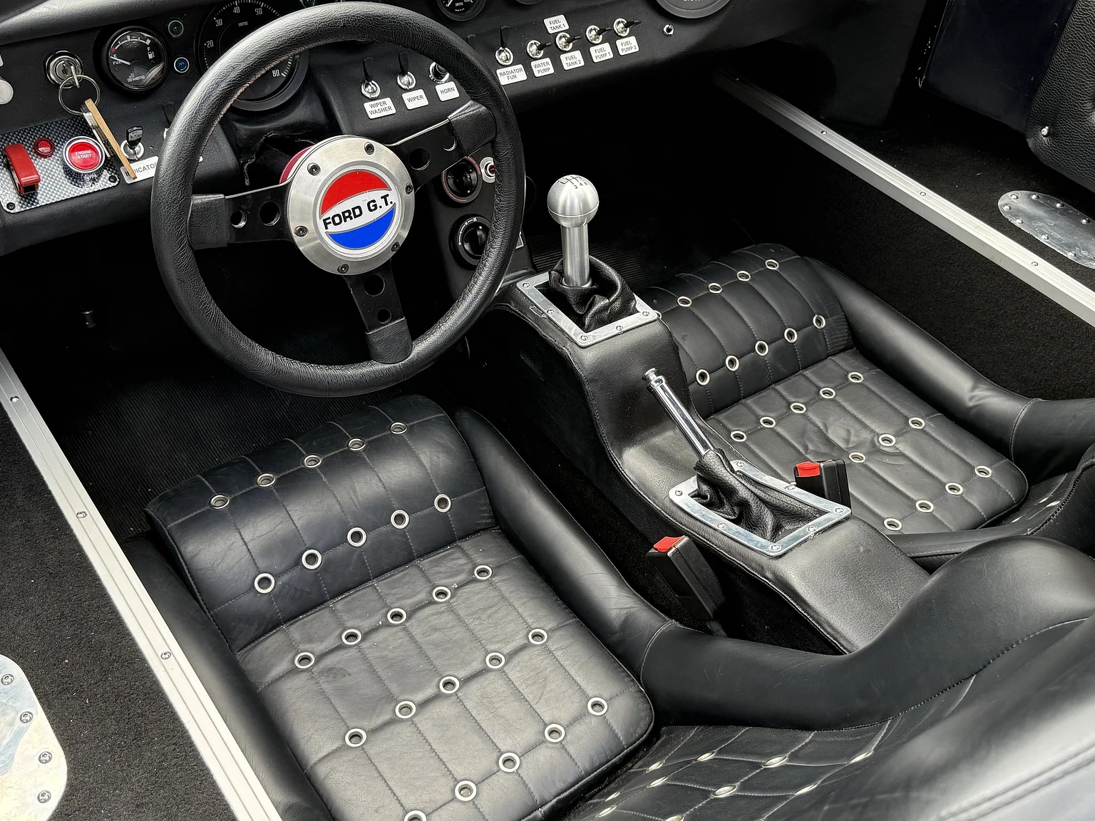 Innenraumfoto von 2024 Ford GT40 Tribute (8)