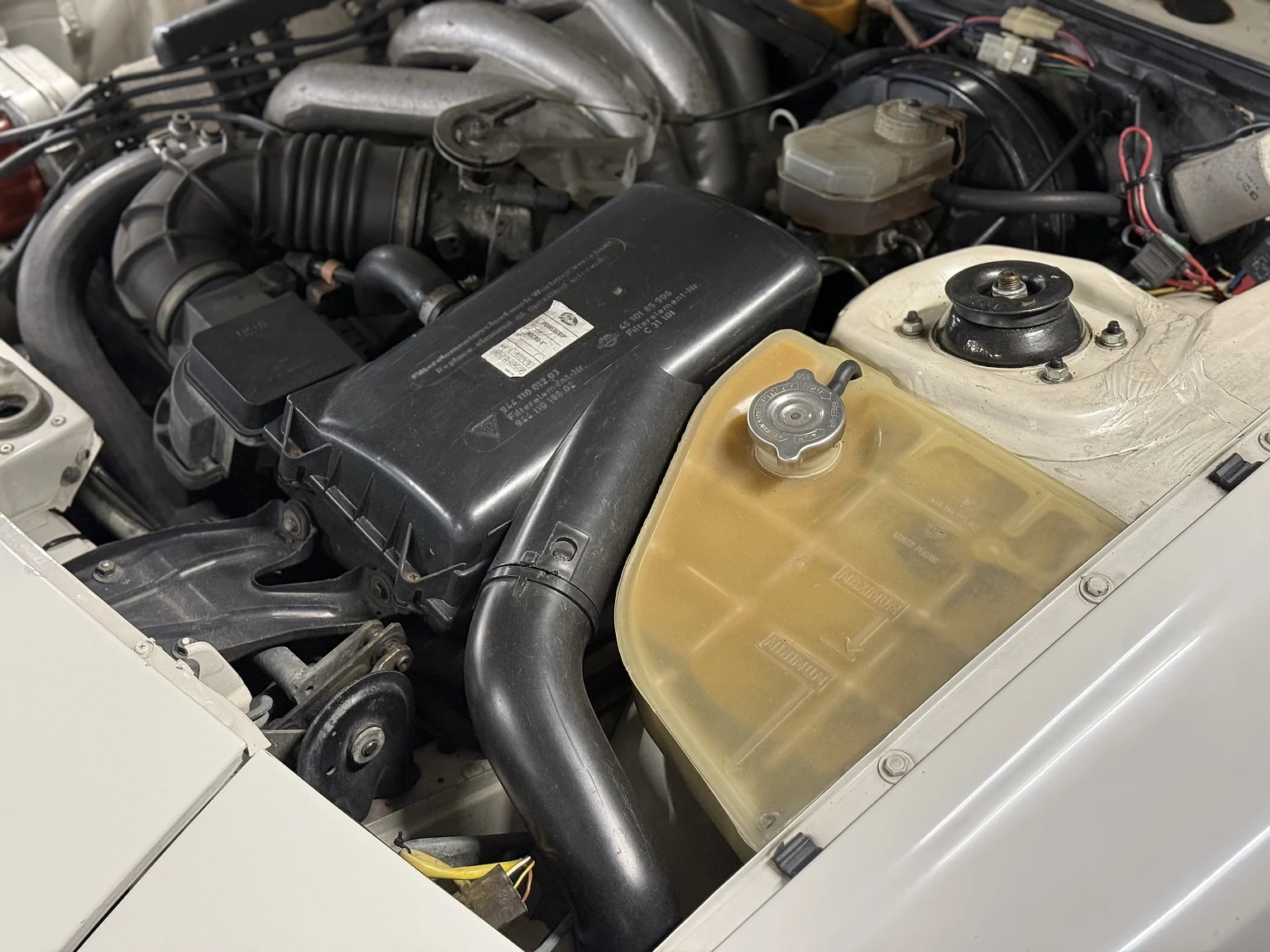 Image of 1984 PORSCHE 944 Targa (4) mechanics