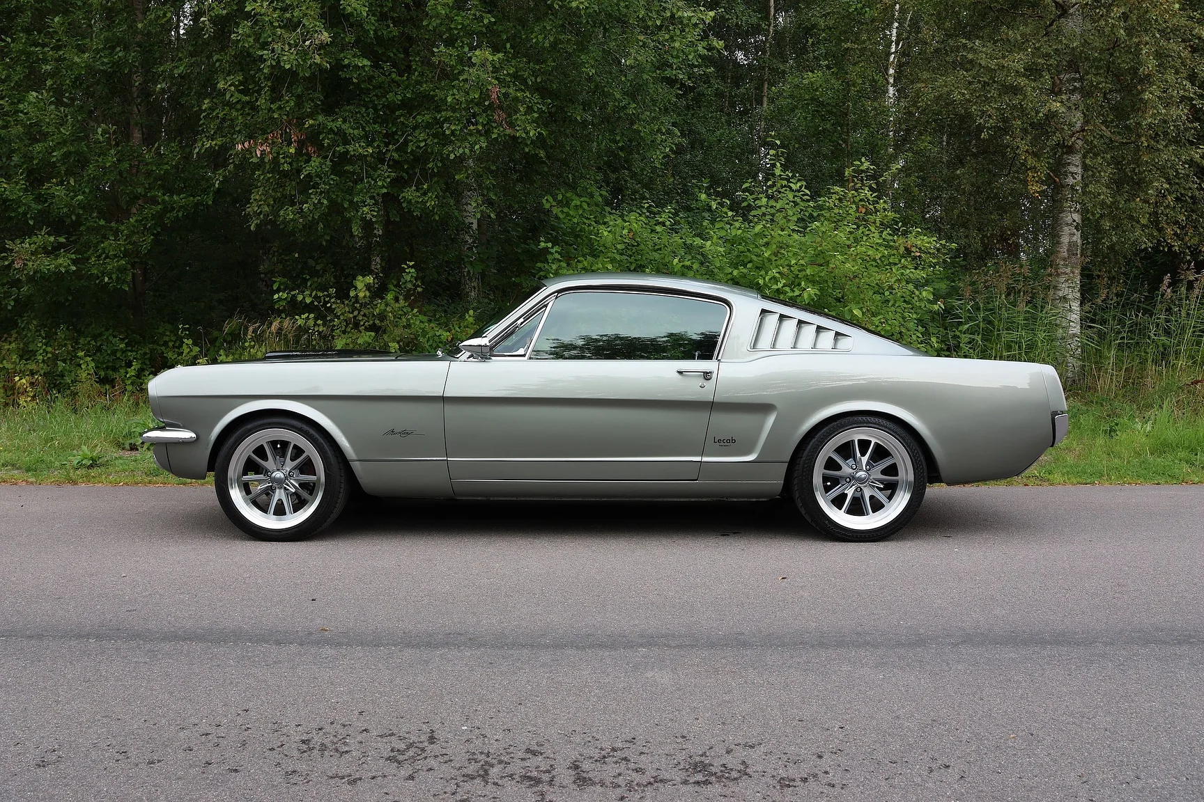 Aussenfoto 1965 Ford Mustang Fastback Restomod (2)