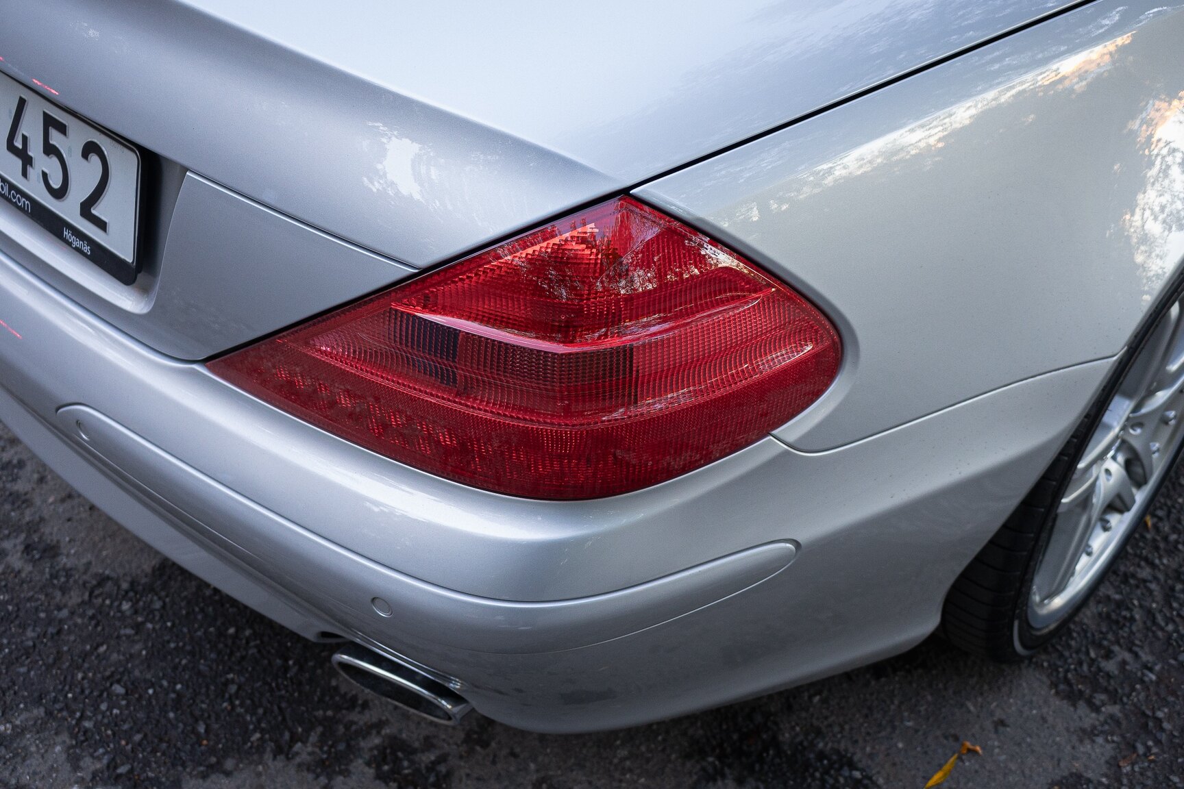 Exterior image of 2002 Mercedes-Benz SL 500
