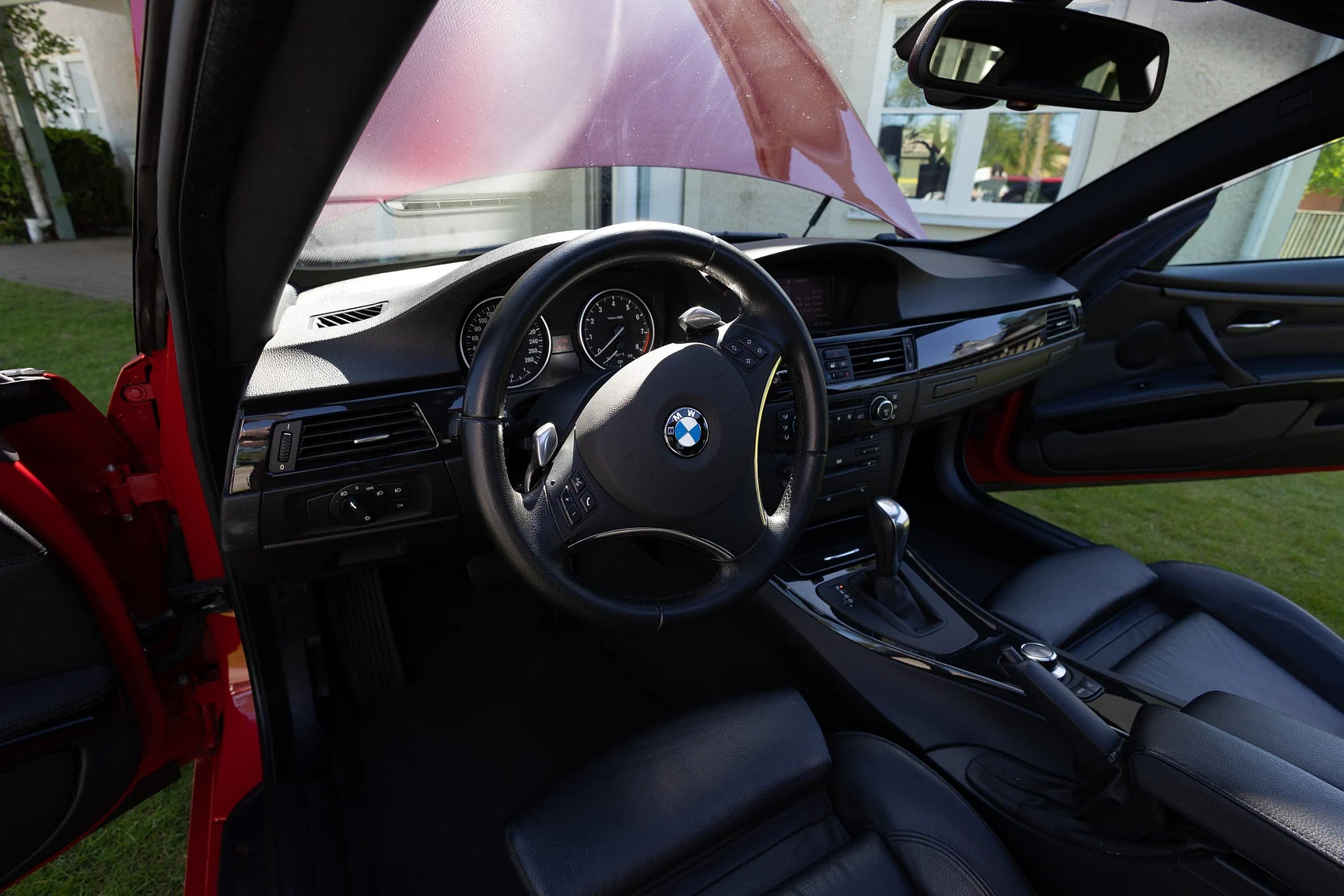 Innenraumfoto von 2007 BMW 335i Coupé (12)