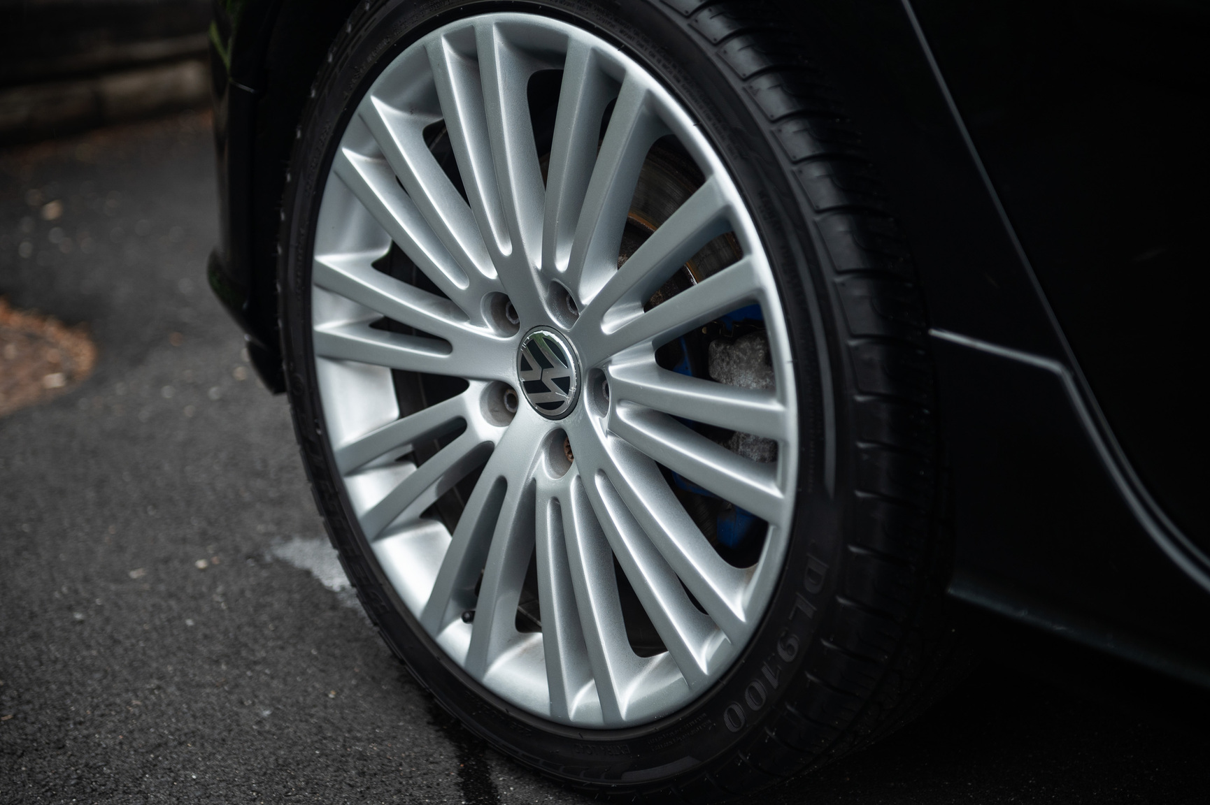 Exterior image of 2006 Volkswagen Golf R32 (20)