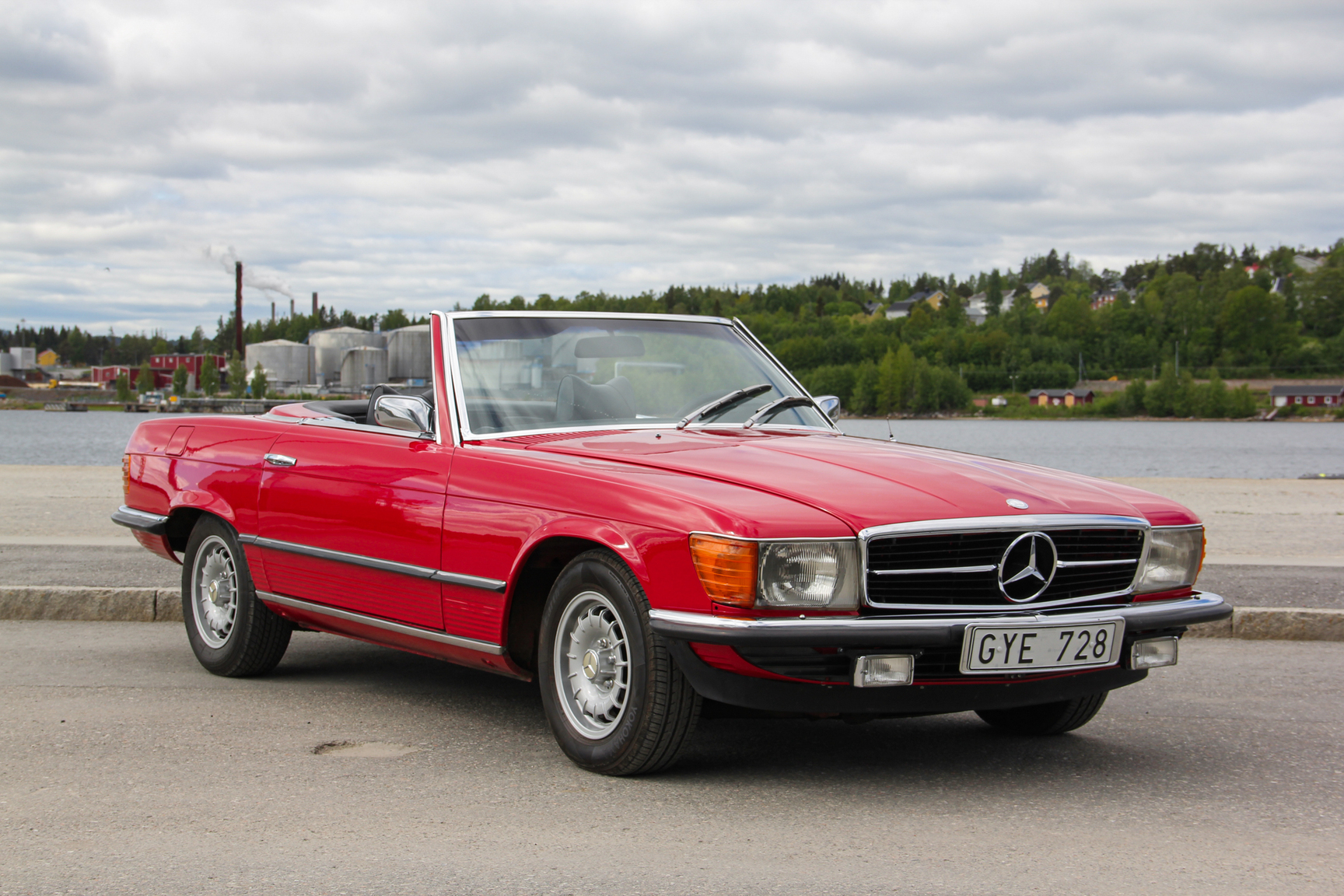 Exteriörbild på 1975 Mercedes-Benz 280 SL