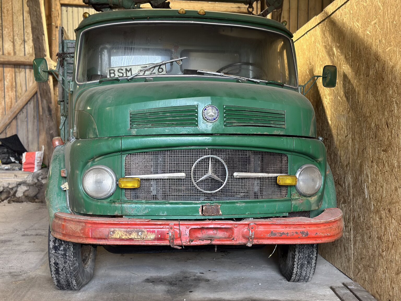 Exterior image of 1964 Mercedes-Benz L911