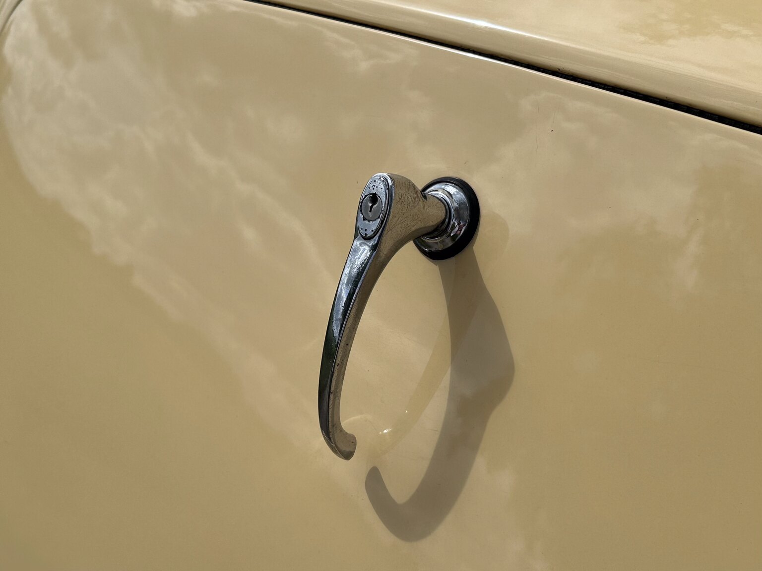 Exterior image of 1947 Bentley Mark IV Sport Saloon