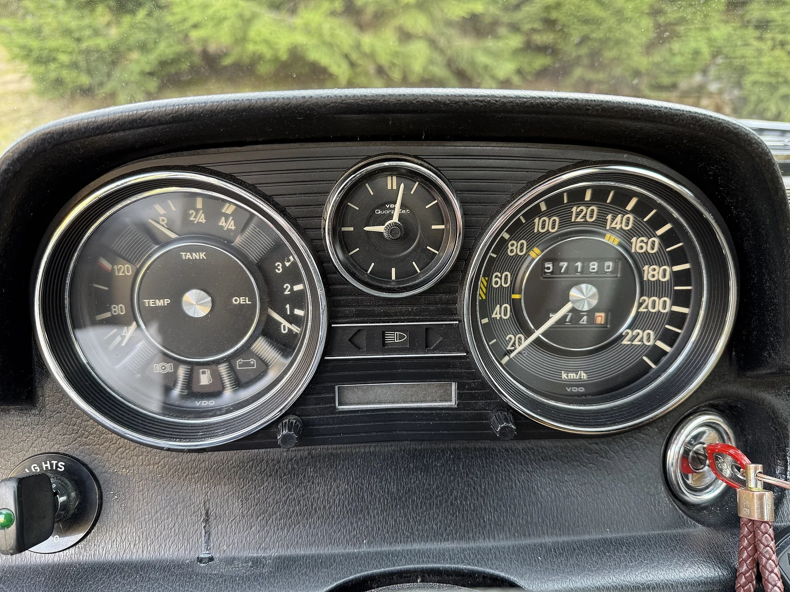 Innenraumfoto von 1974 Mercedes-Benz 230 Automatic (9)