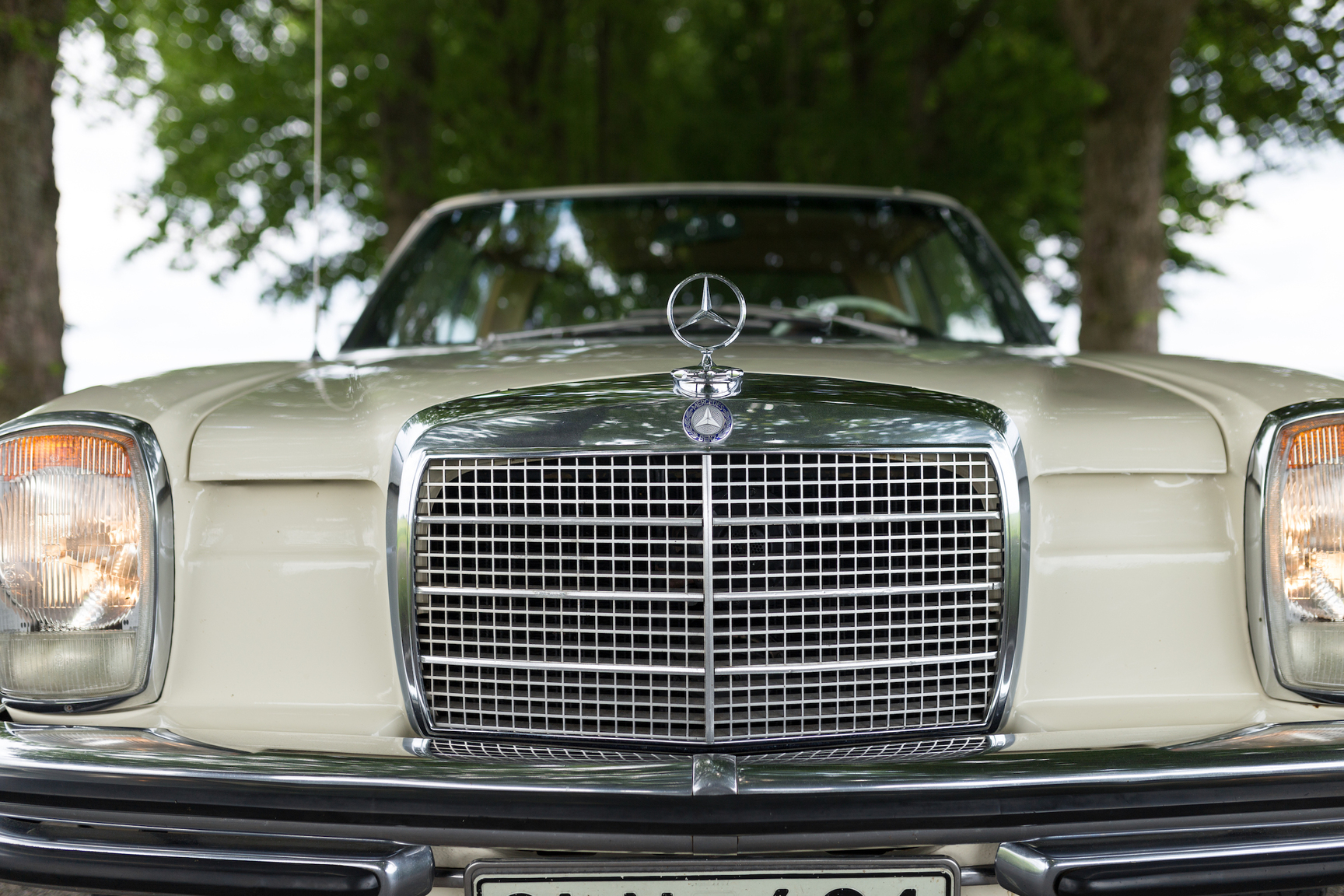 Aussenfoto 1971 Mercedes 250 C