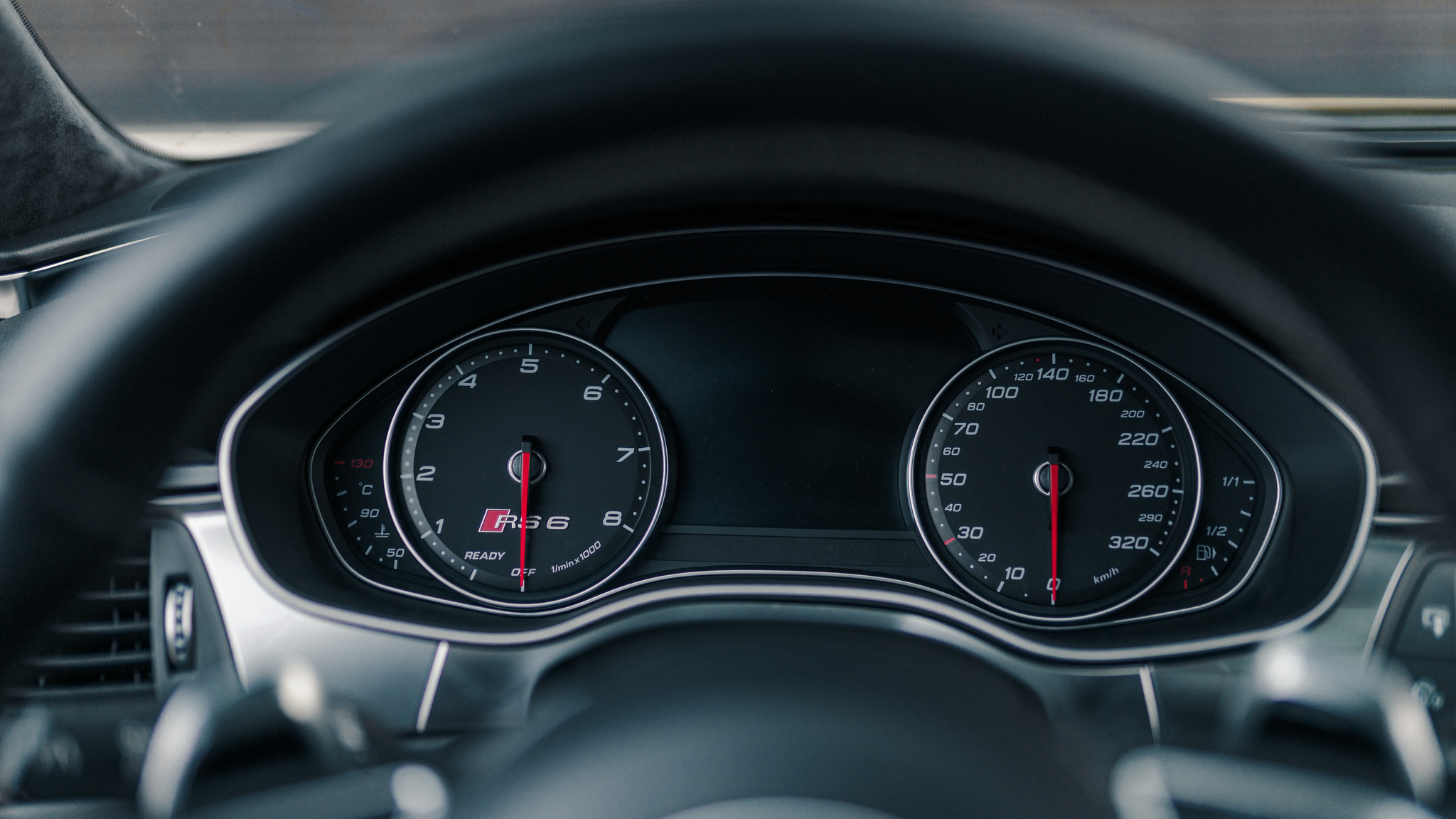 Interior image of 2016 Audi RS6 Avant Exclusive (21)