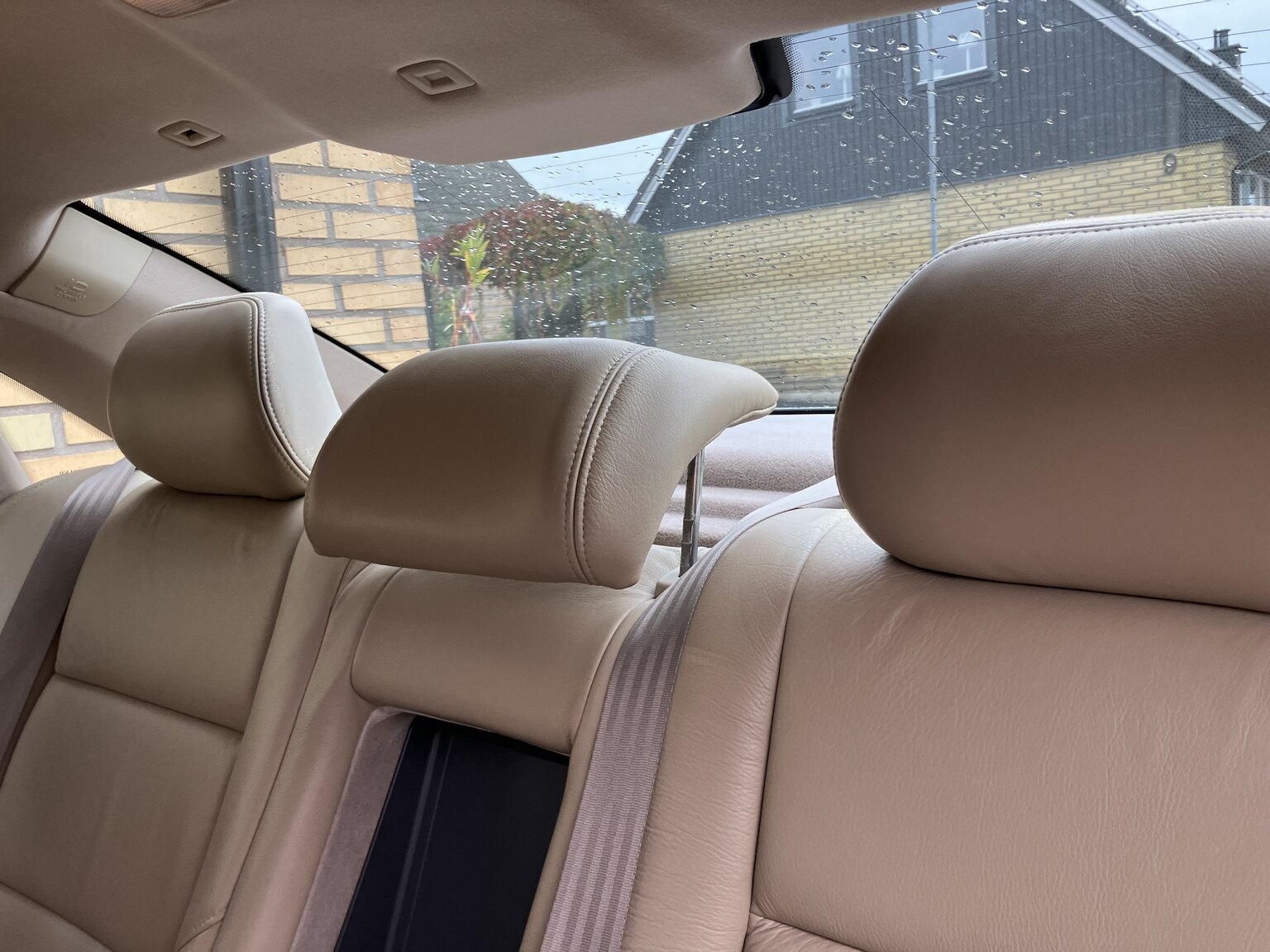 Interior image of 1999 Volvo S80
