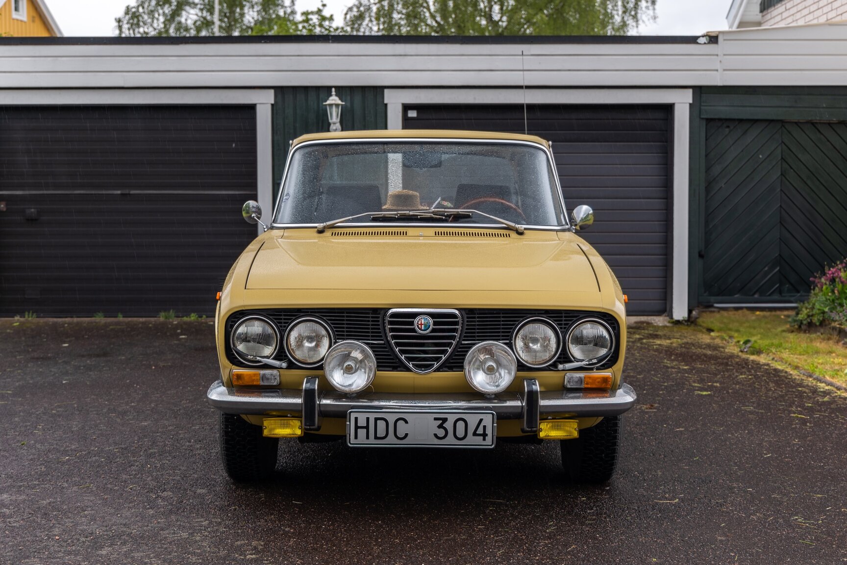 Exterior image of 1974 Alfa Romeo Berlina 2000