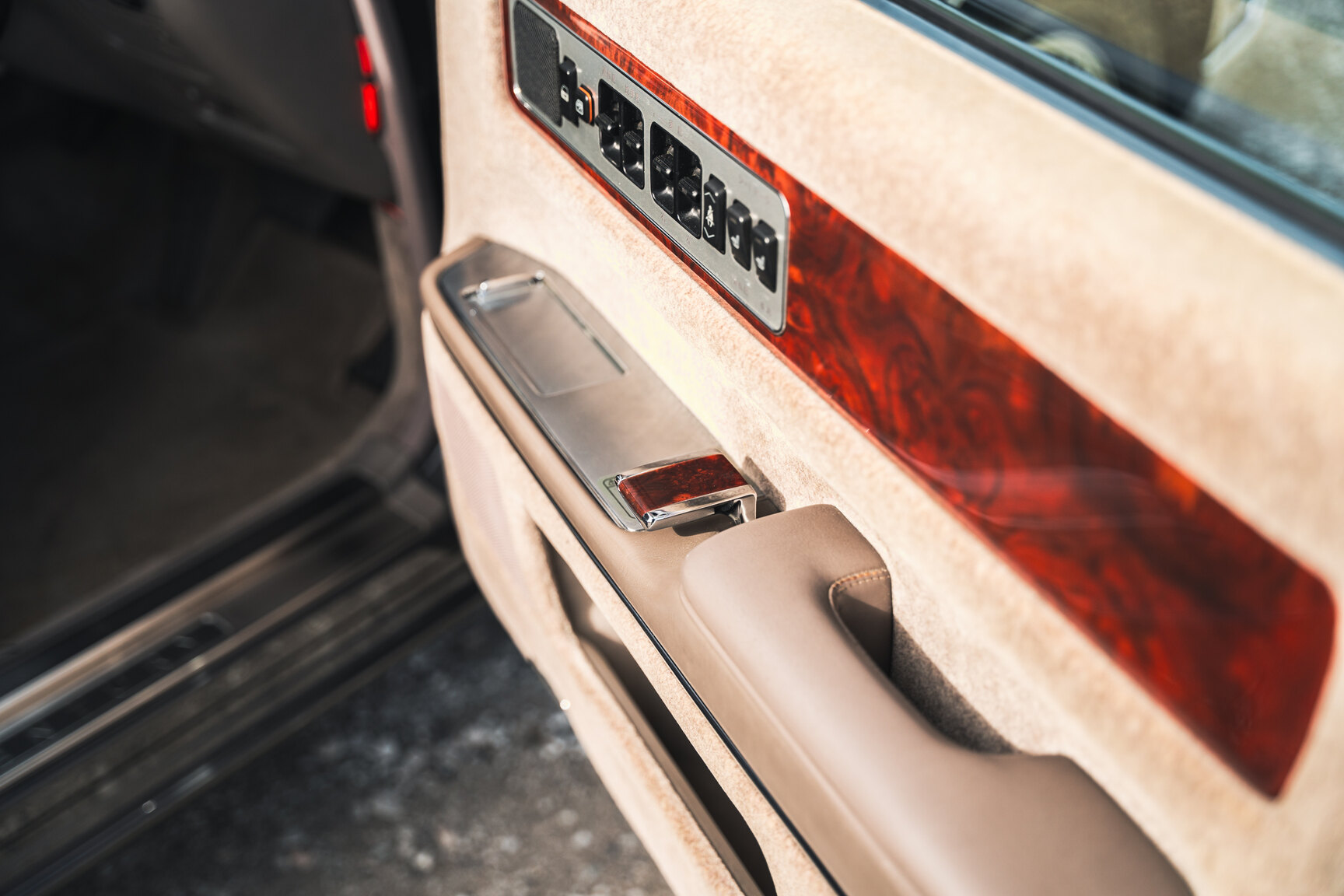 Innenraumfoto von 2000 Toyota Century