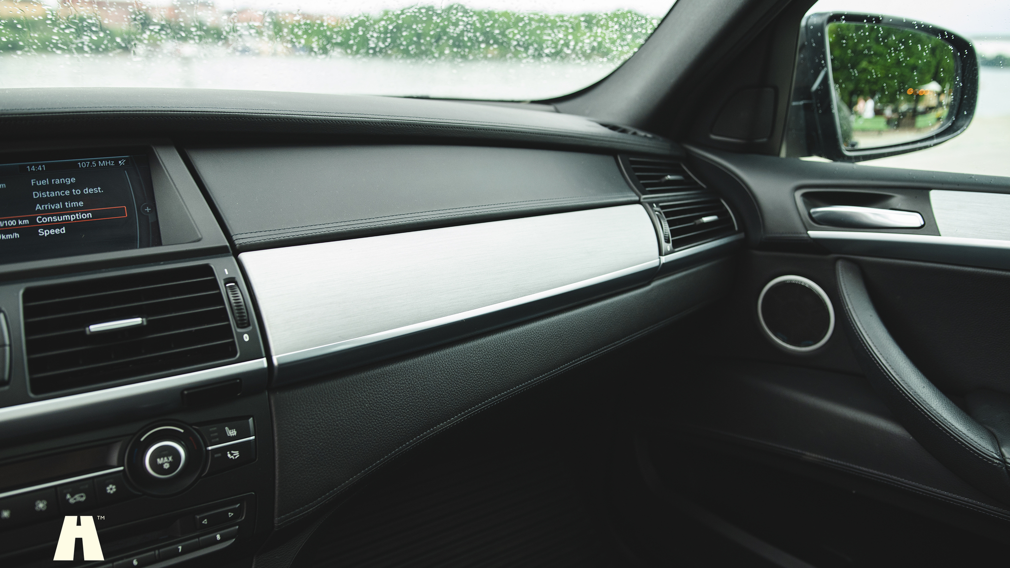 Innenraumfoto von 2010 BMW X6 M Ferrita 555HK (22)