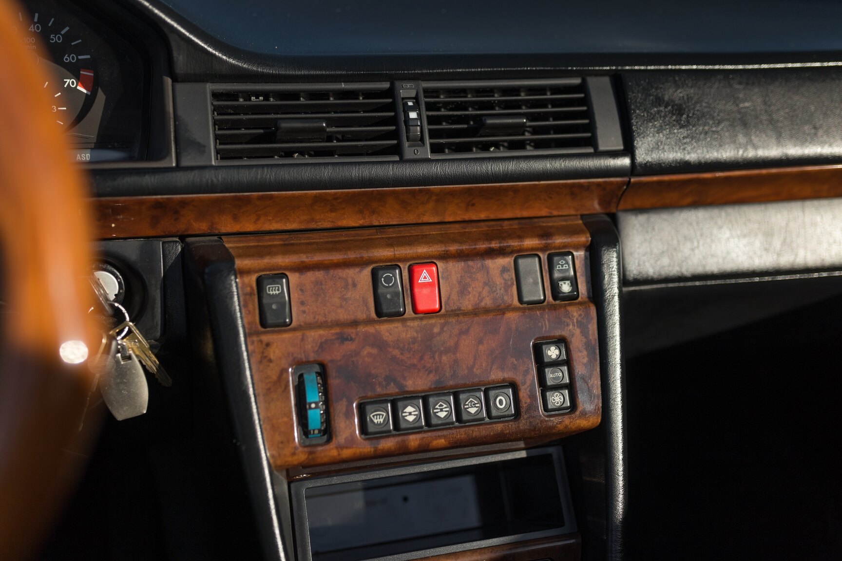 Interior image of 1993 Mercedes-Benz 300 CE-24 Cabriolet