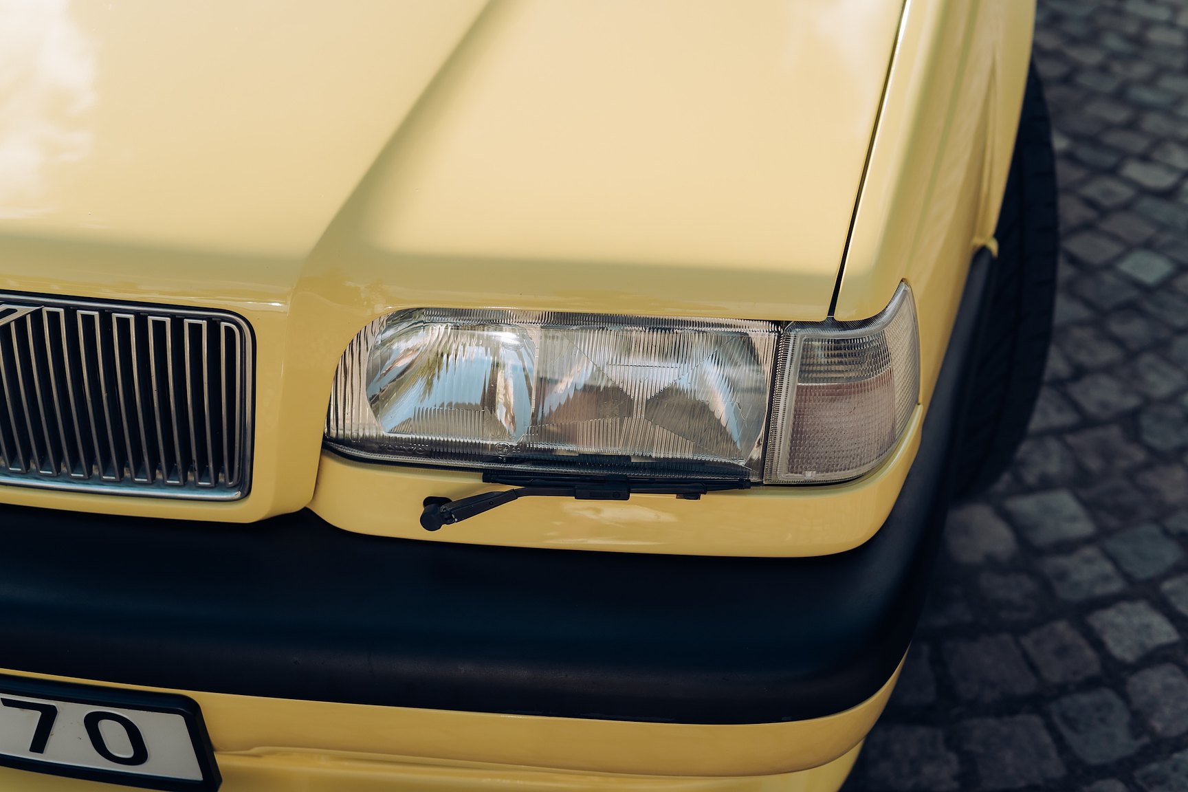 Exterior image of 1995 Volvo 850 T-5 R Kombi 