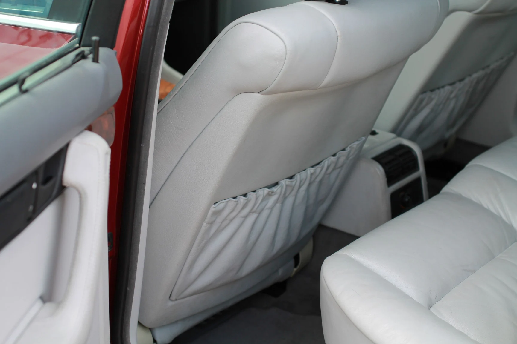 Interior image of 1993 BMW 540i Sedan (67)