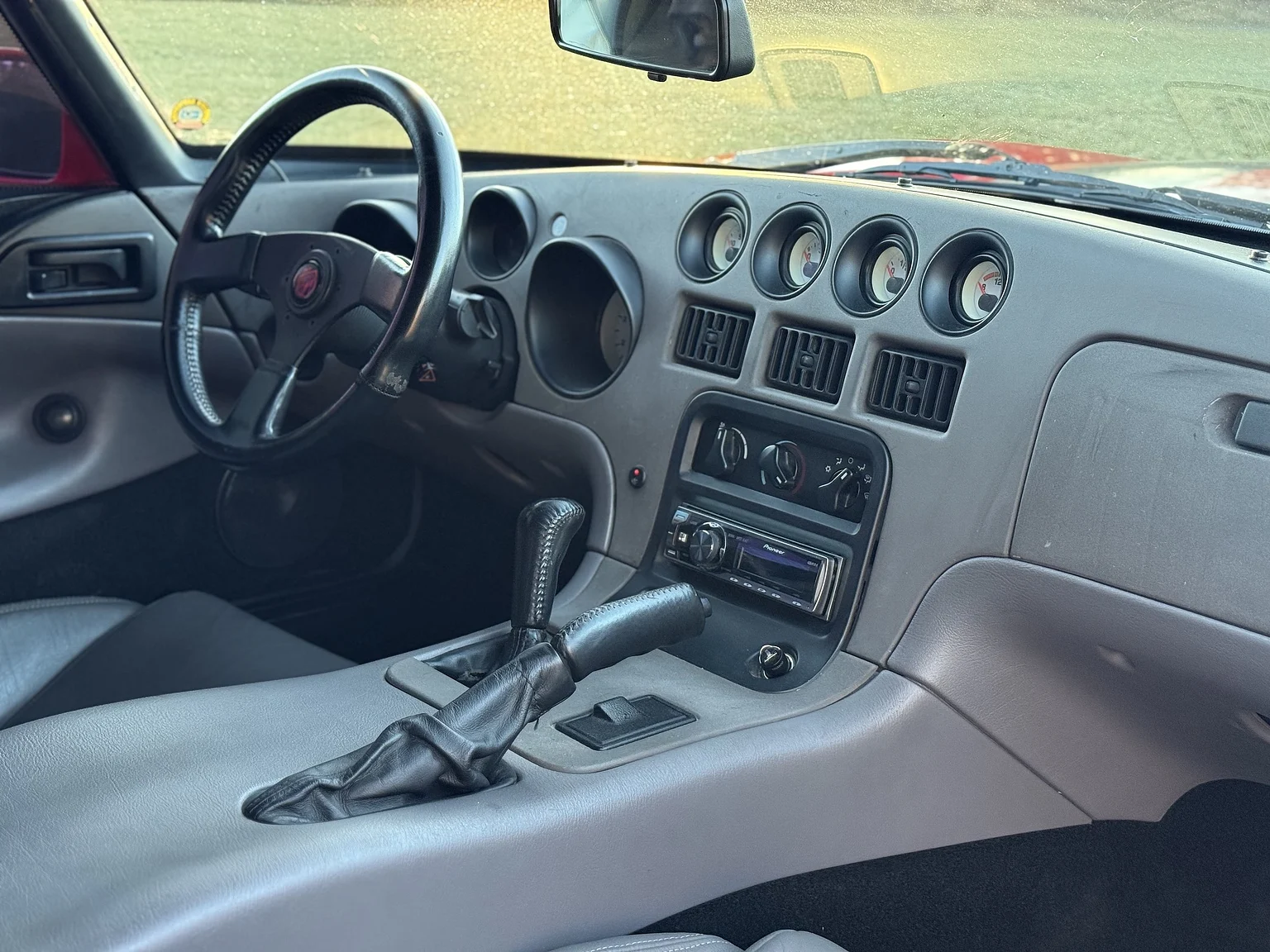 Innenraumfoto von 1994 Chrysler Viper (17)