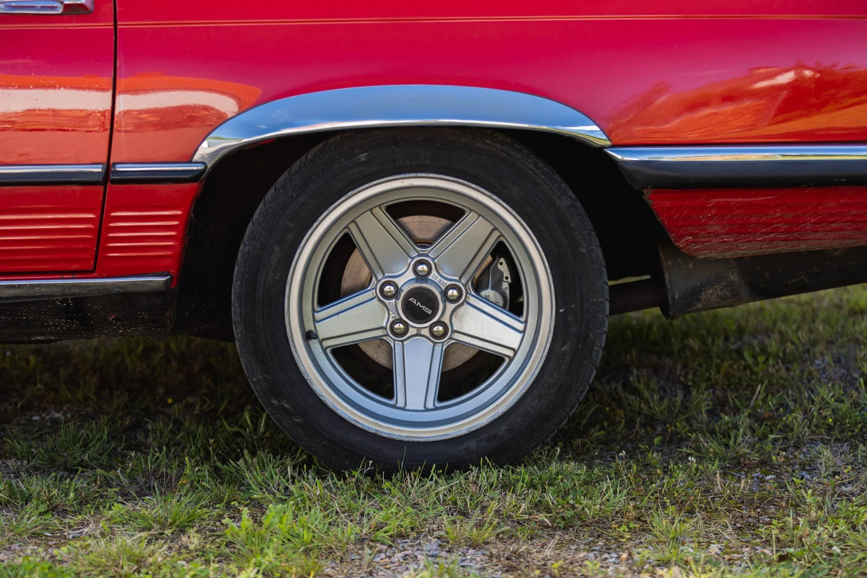 Exterior image of 1975 Mercedes-Benz 280 SL (61)