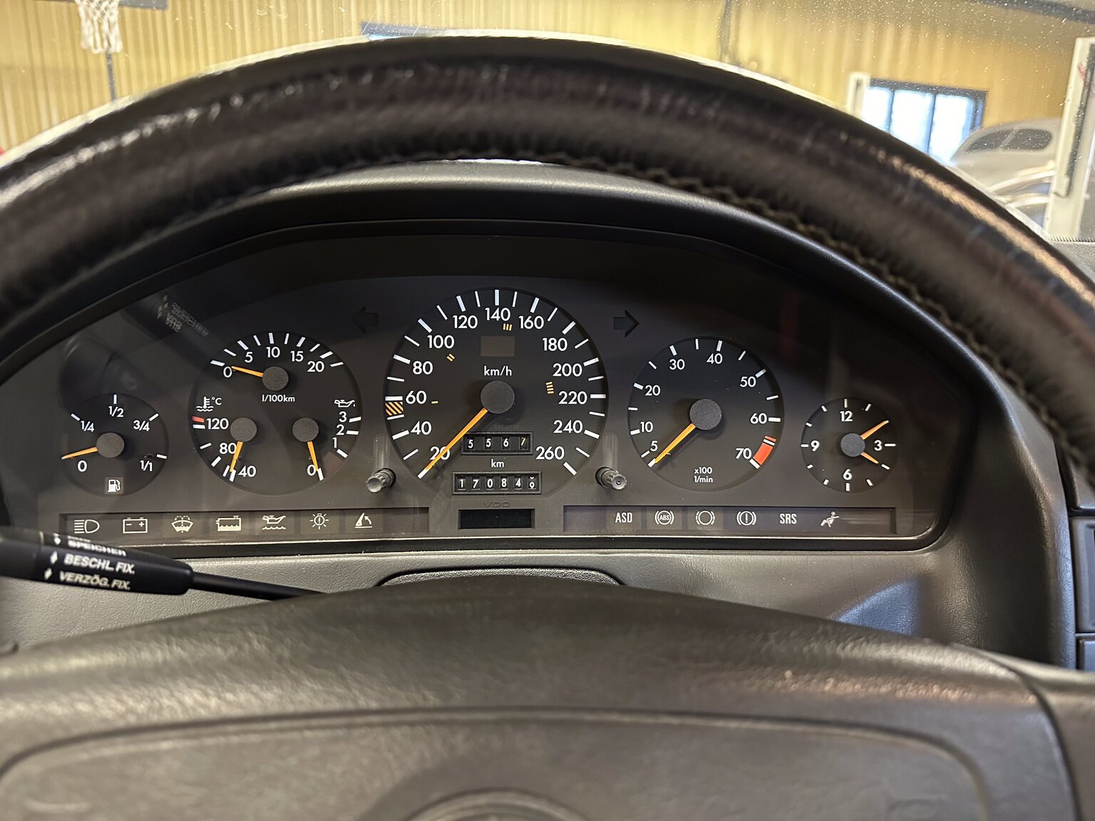 Interiörbild 1993 Mercedes-Benz SL 320