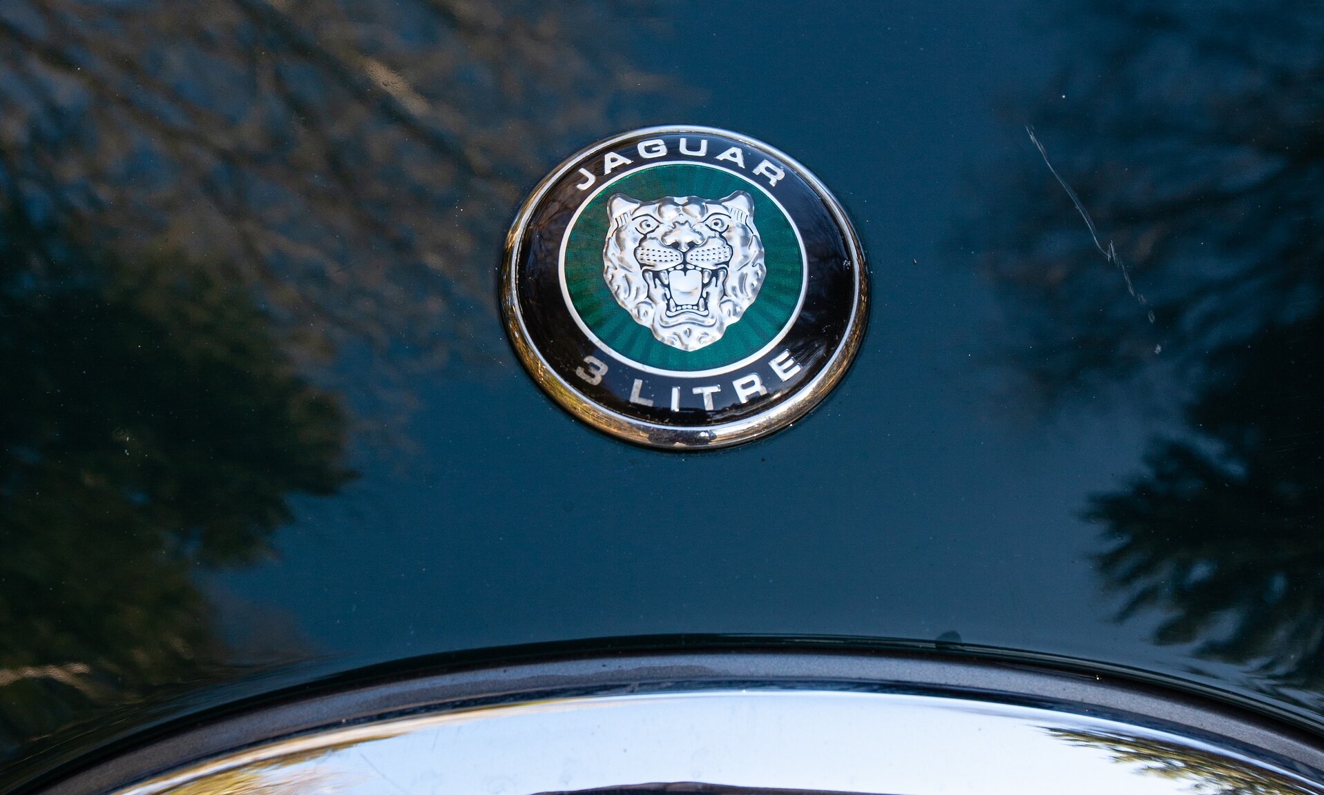 Exterior image of 1999 Jaguar S-Type V6